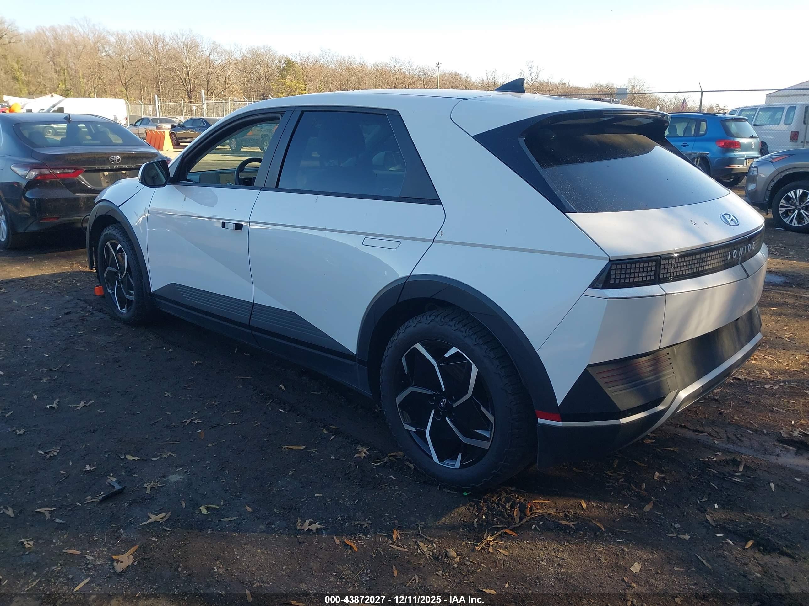 HYUNDAI IONIQ image 3