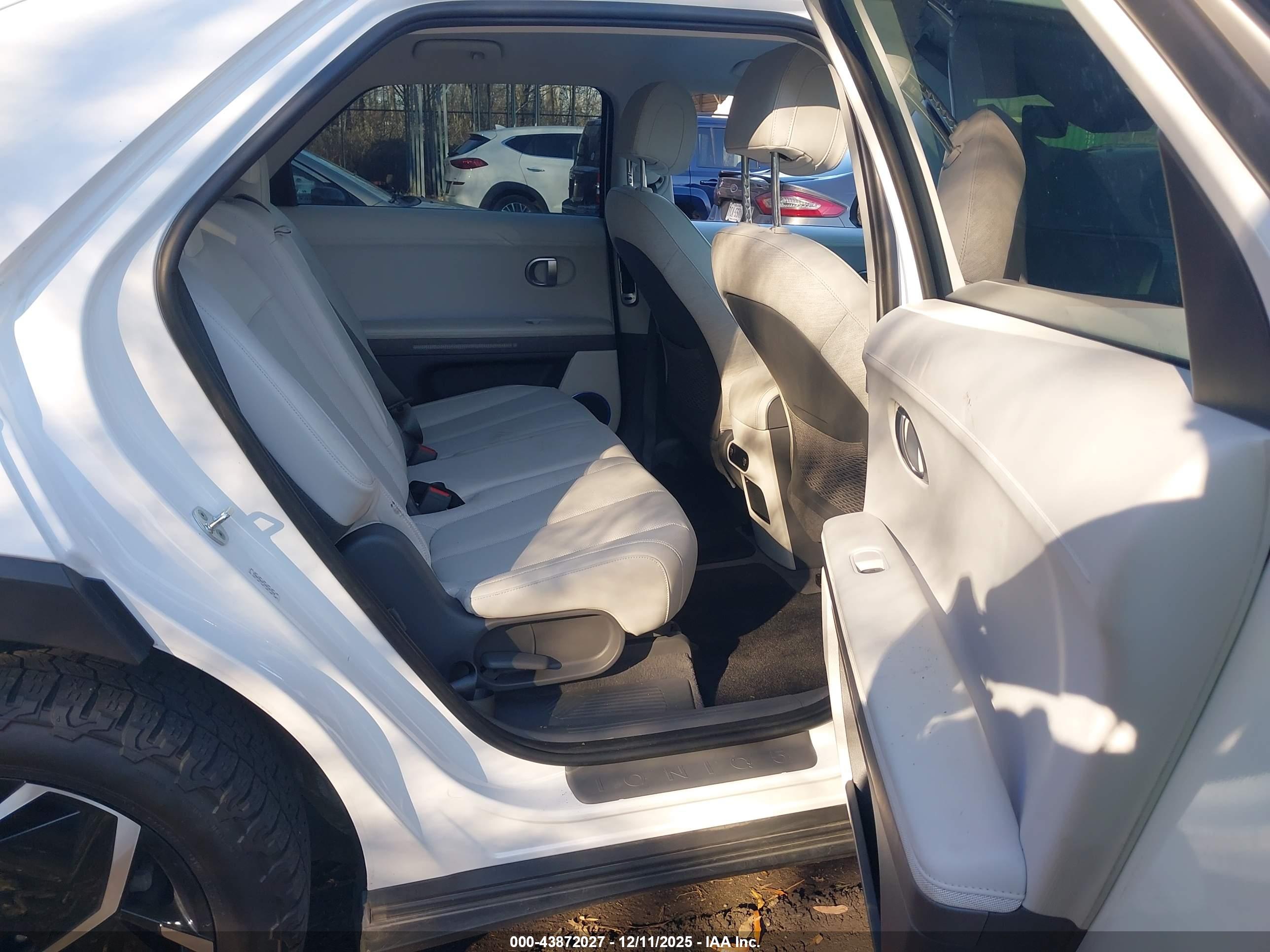 HYUNDAI IONIQ image 8