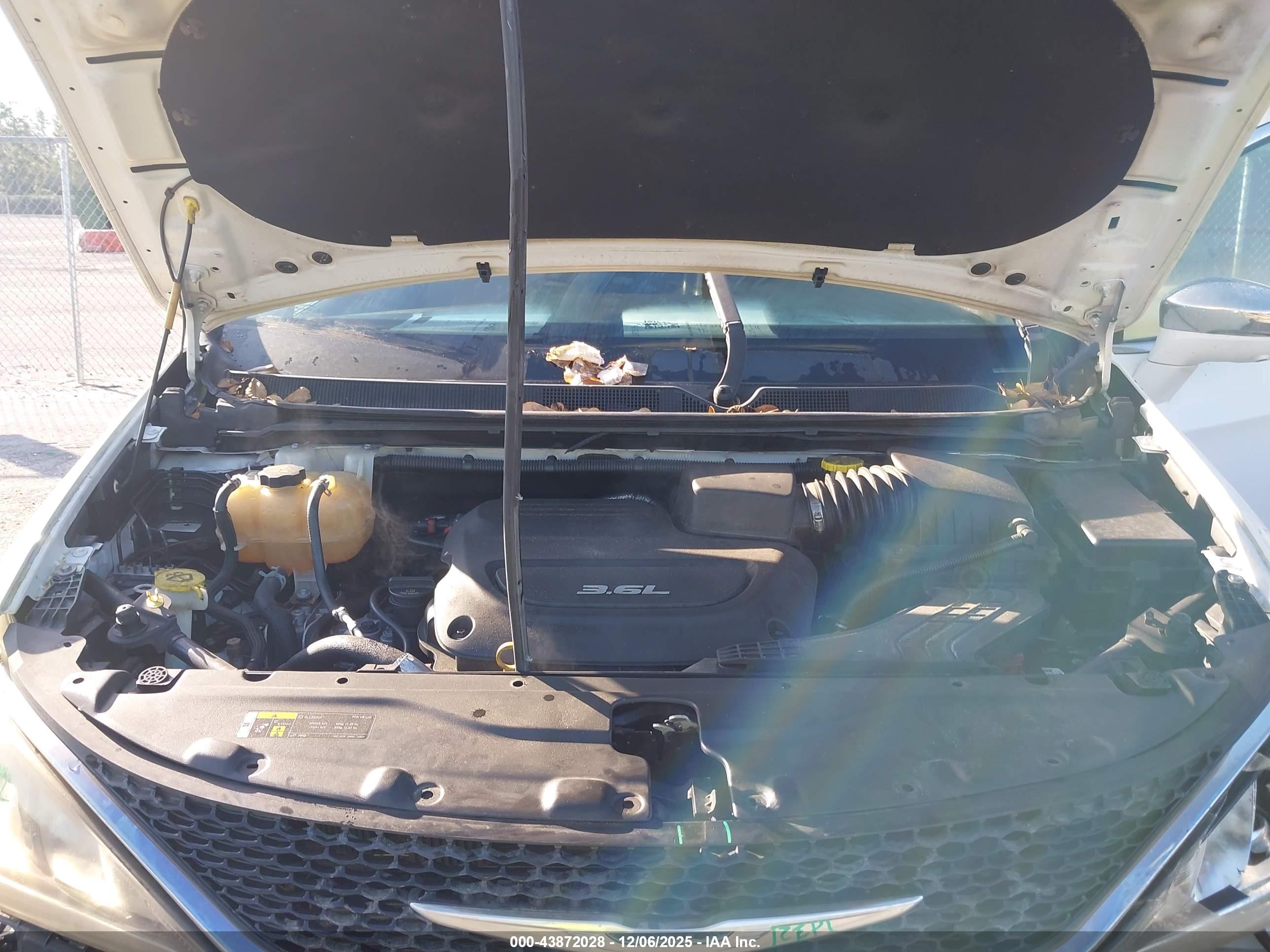 CHRYSLER PACIFICA image 10