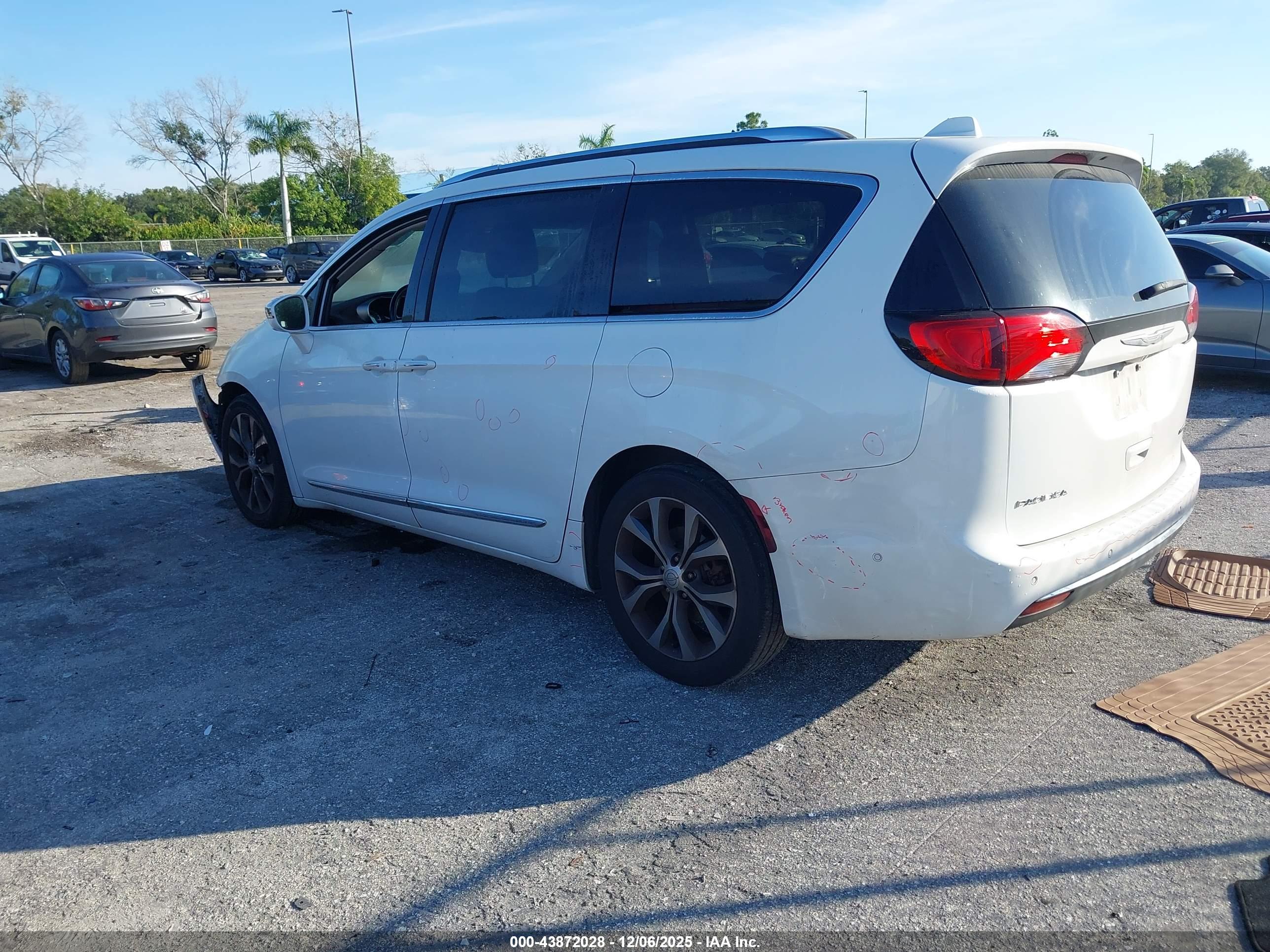 CHRYSLER PACIFICA image 3