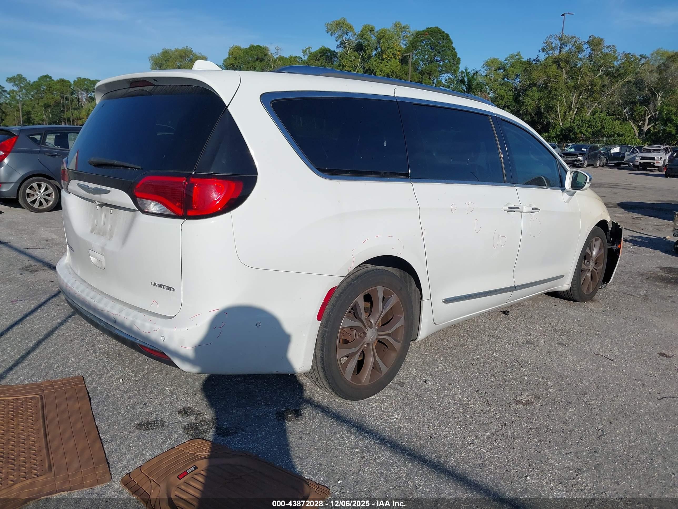 CHRYSLER PACIFICA image 4