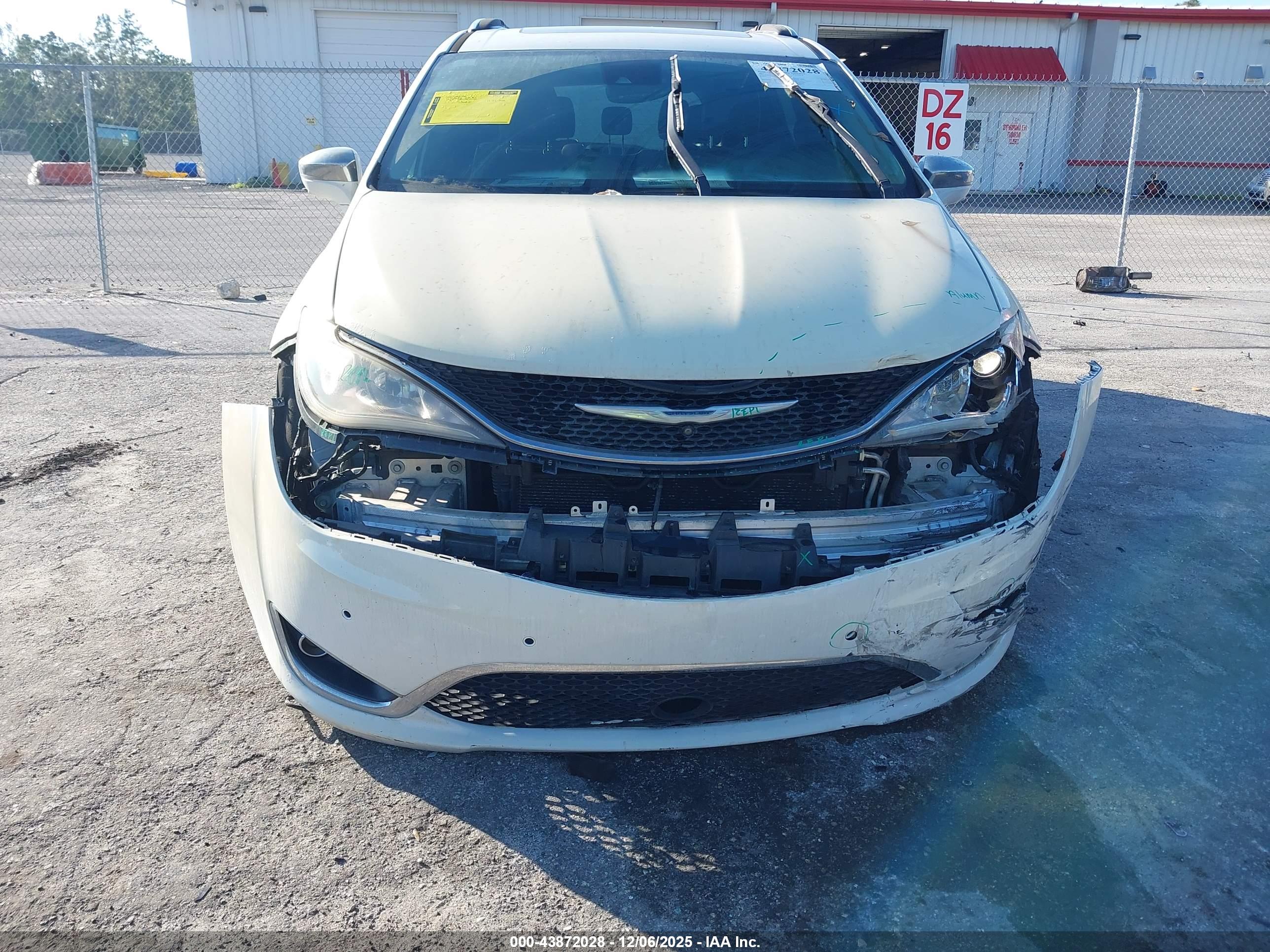 CHRYSLER PACIFICA image 6