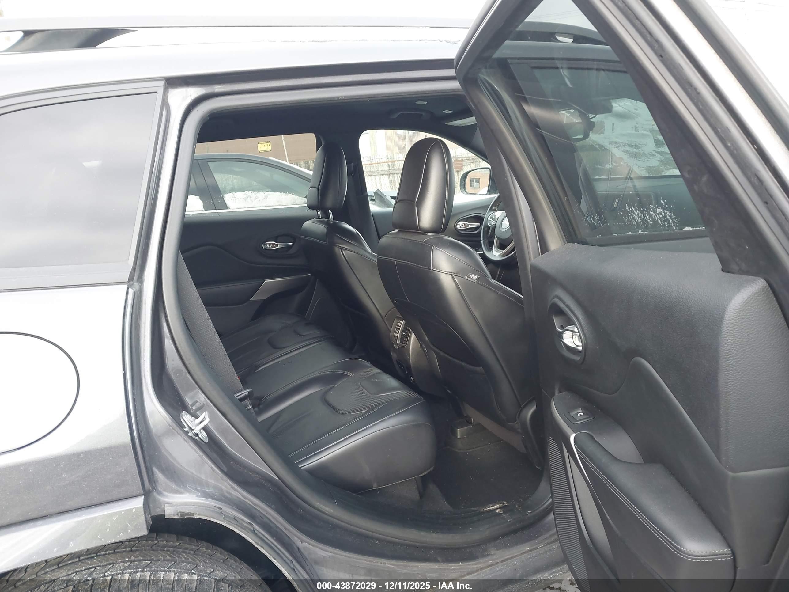 JEEP CHEROKEE image 8