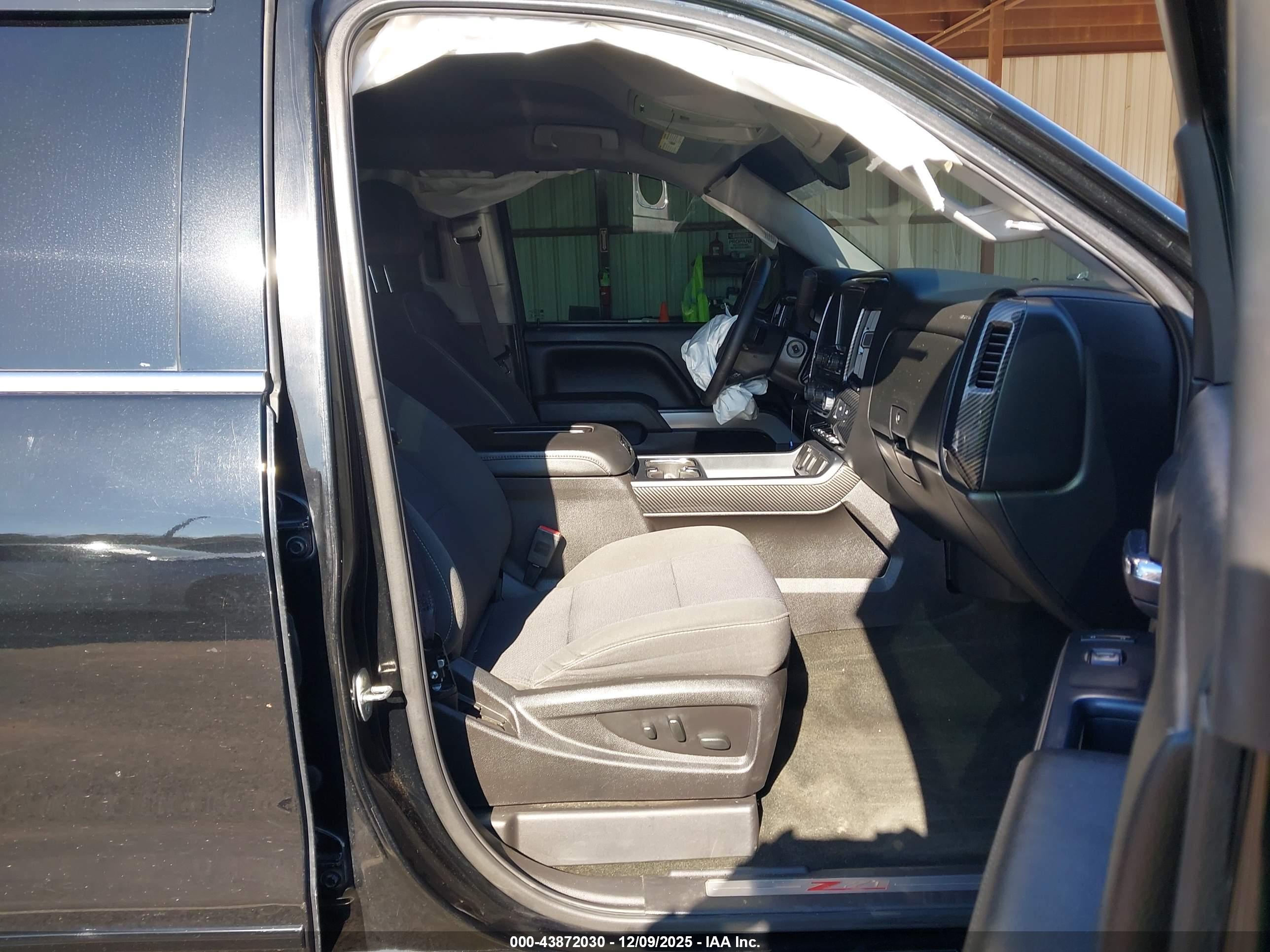 CHEVROLET SILVERADO image 5