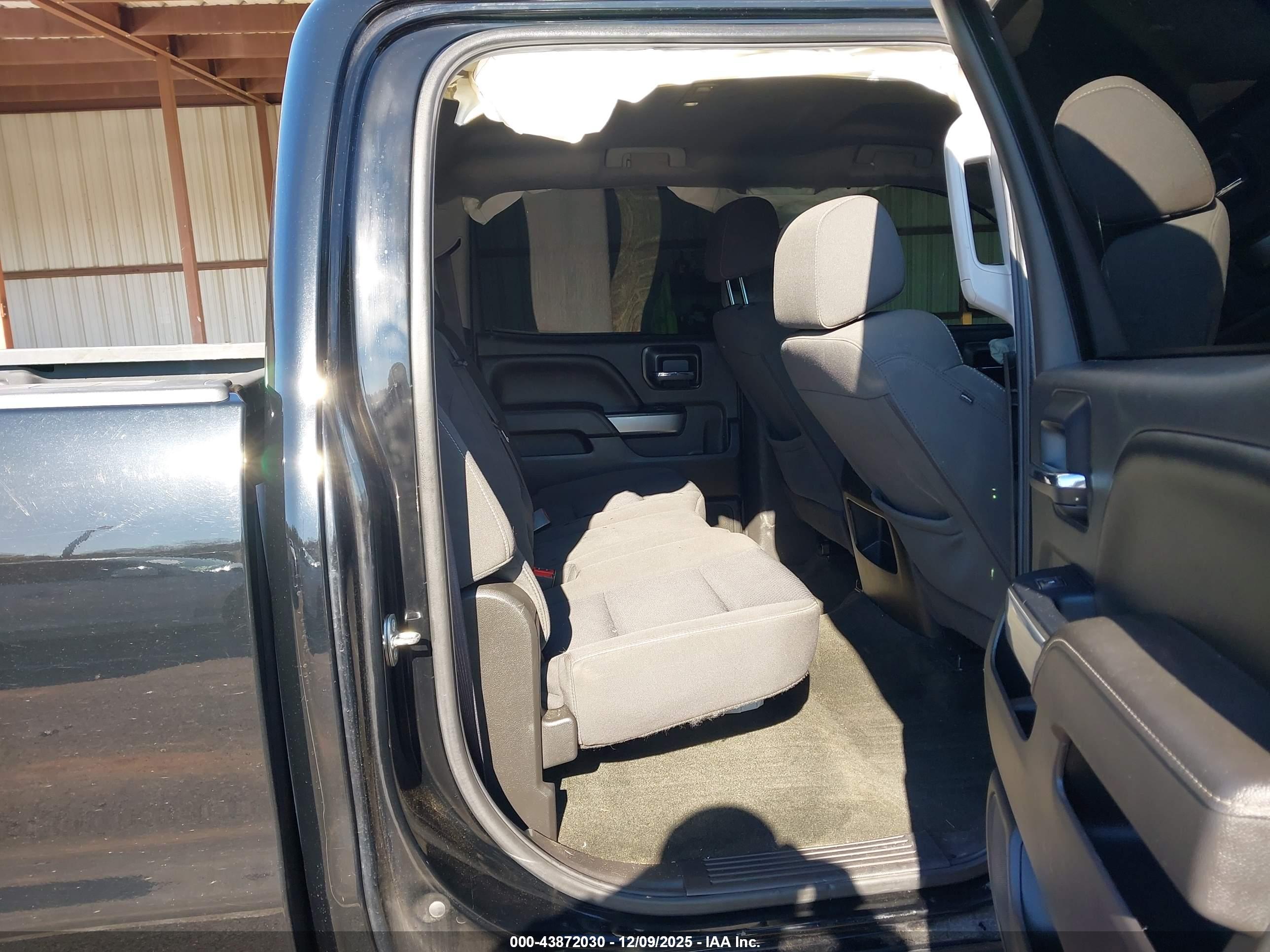 CHEVROLET SILVERADO image 8