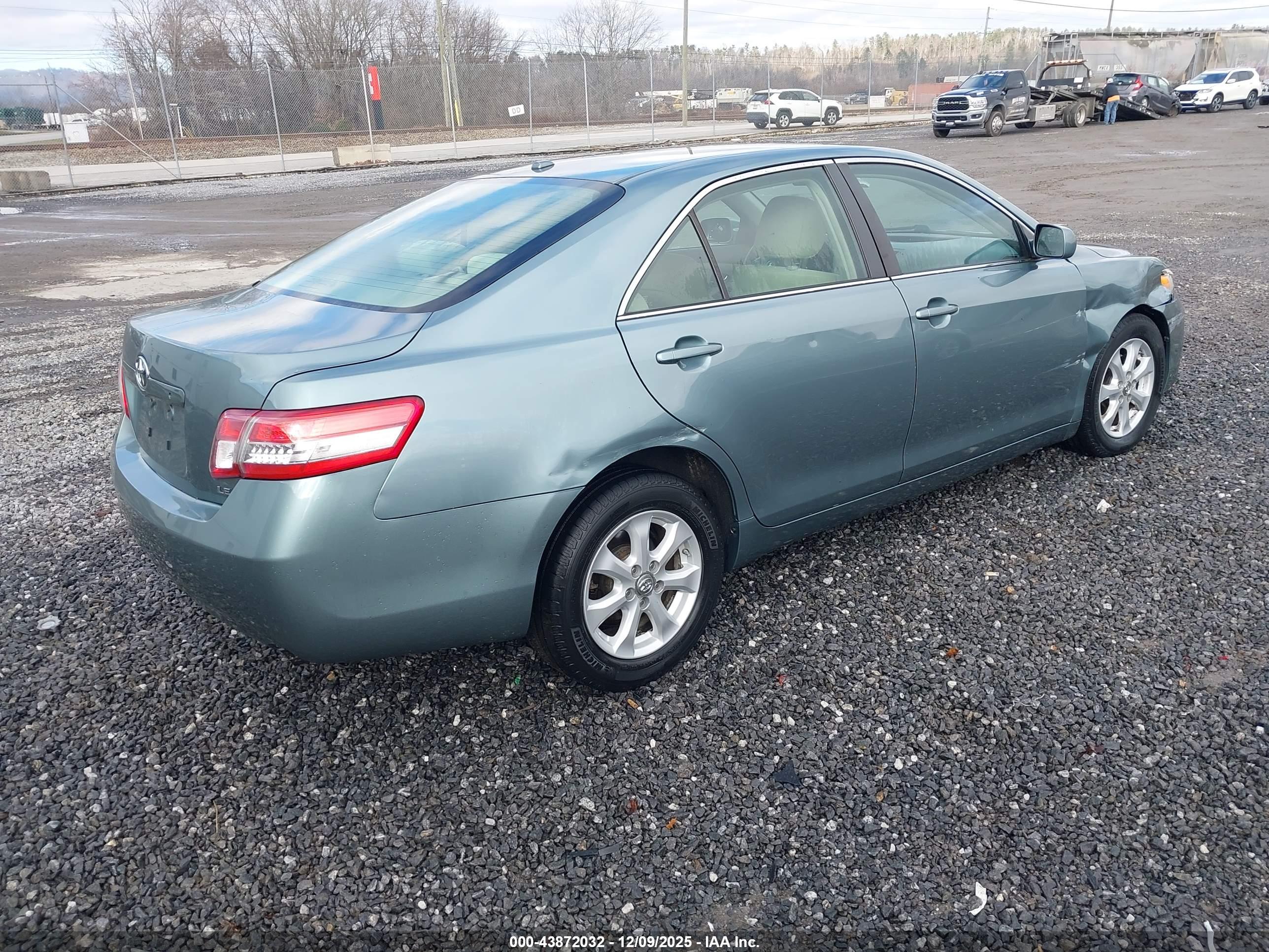 TOYOTA CAMRY image 4