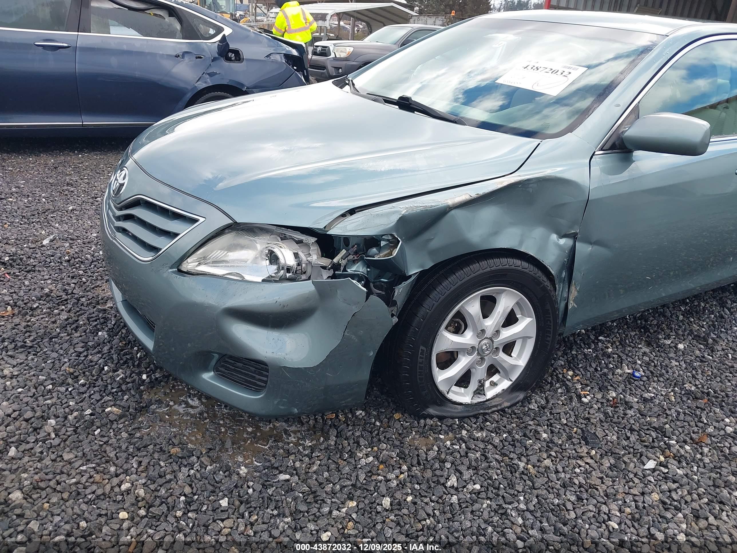 TOYOTA CAMRY image 6