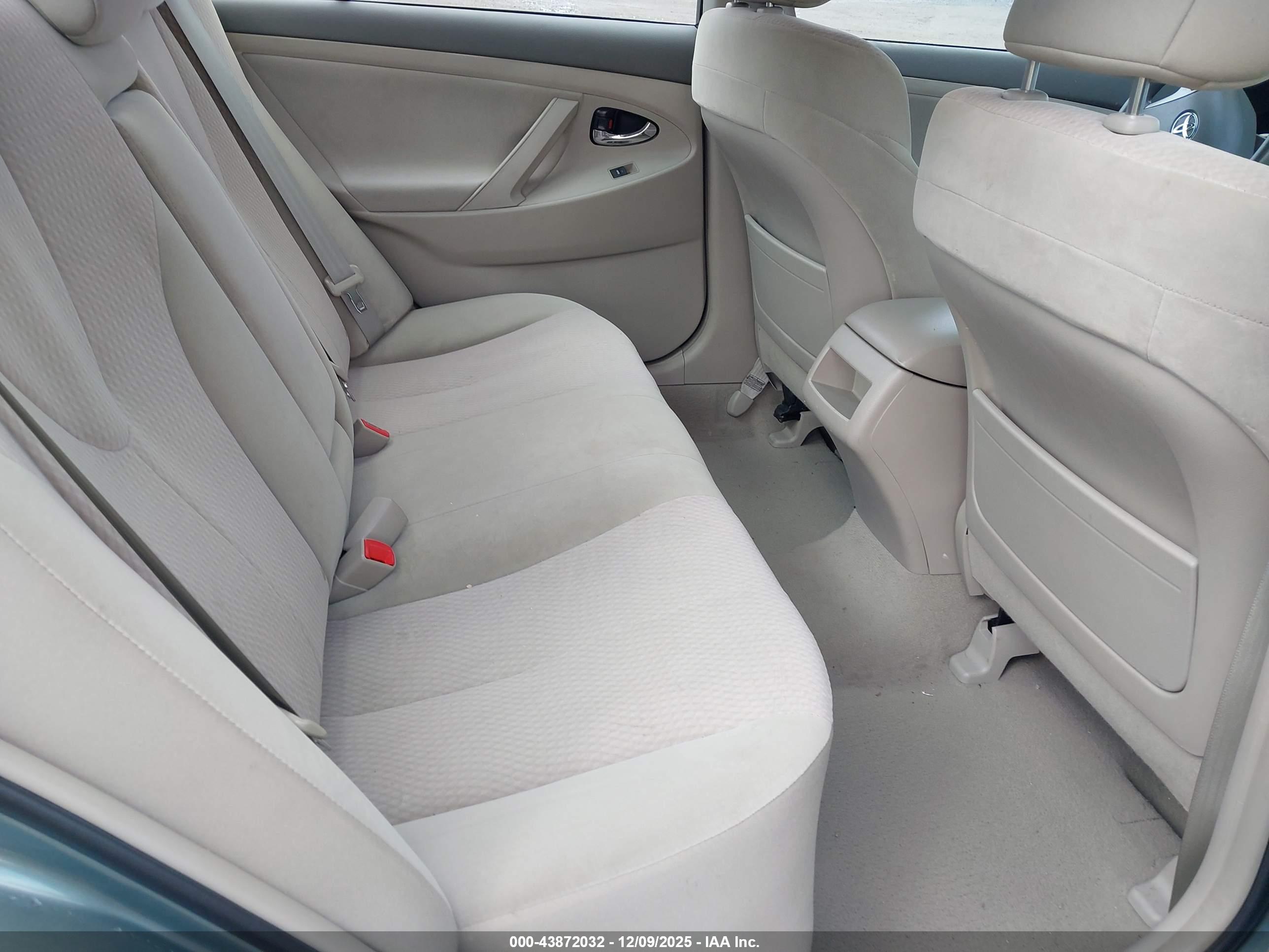 TOYOTA CAMRY image 8