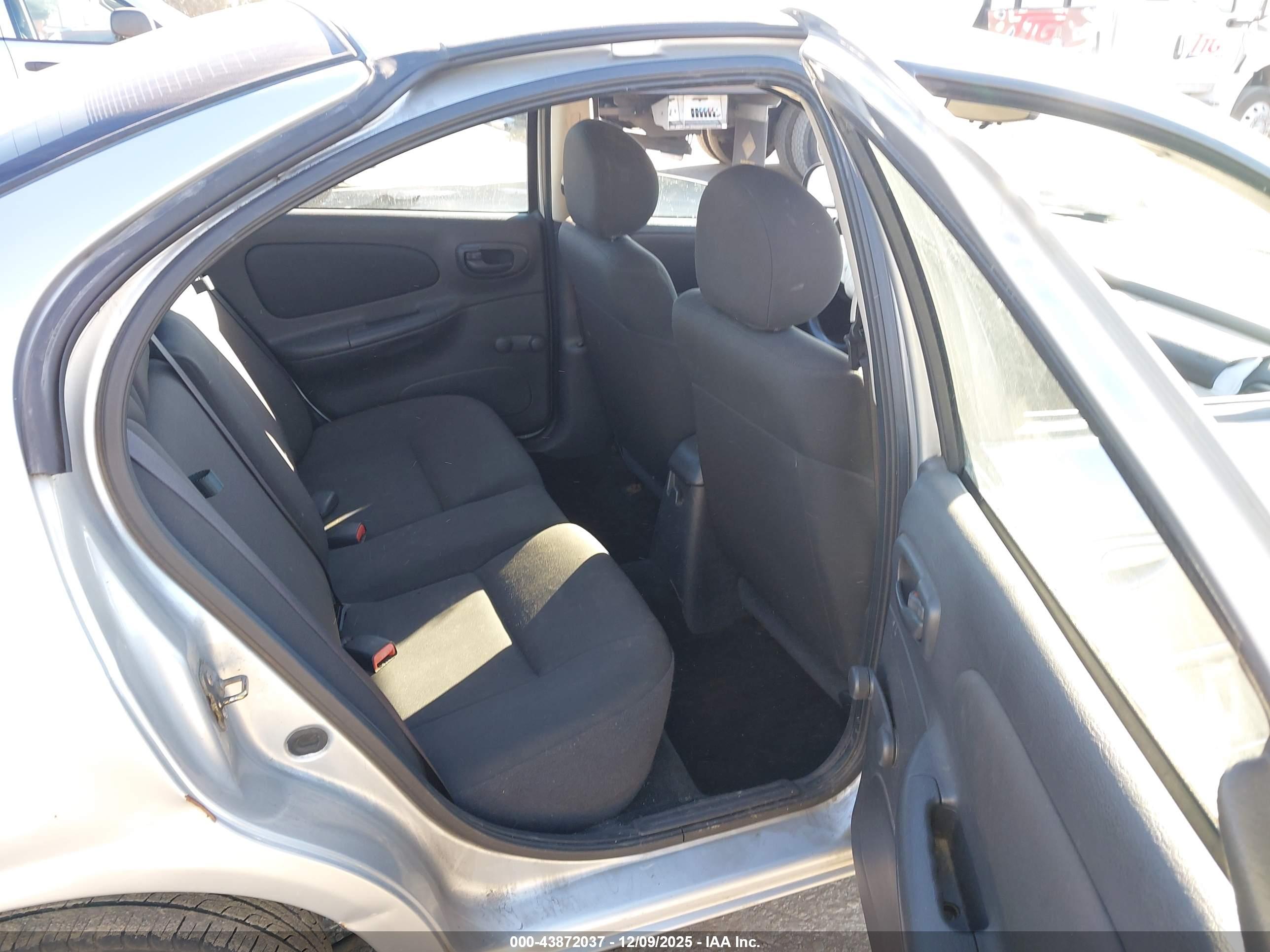 DODGE NEON image 8
