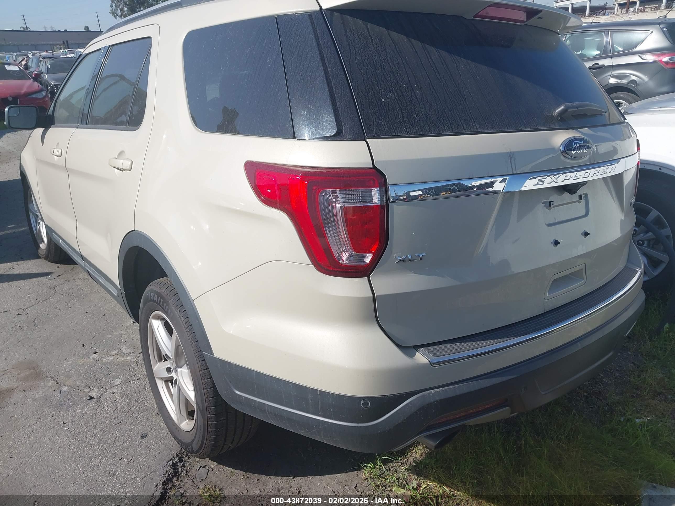 FORD EXPLORER image 3