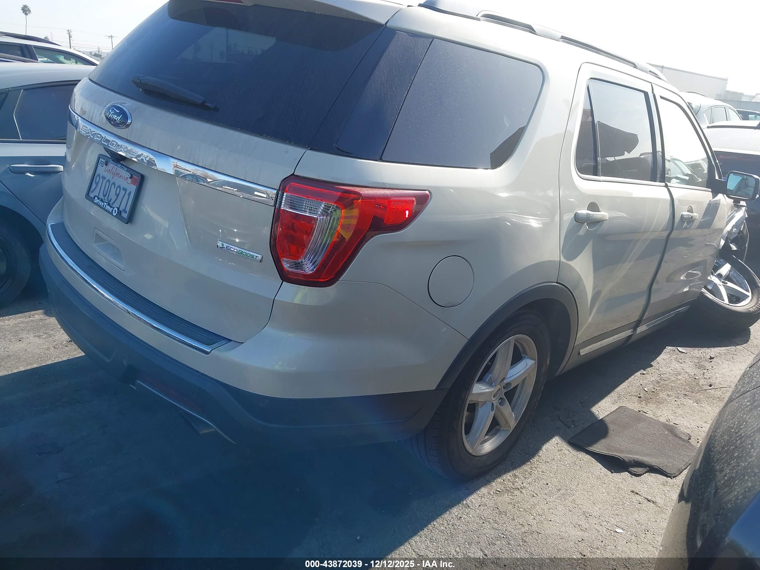 FORD EXPLORER image 4