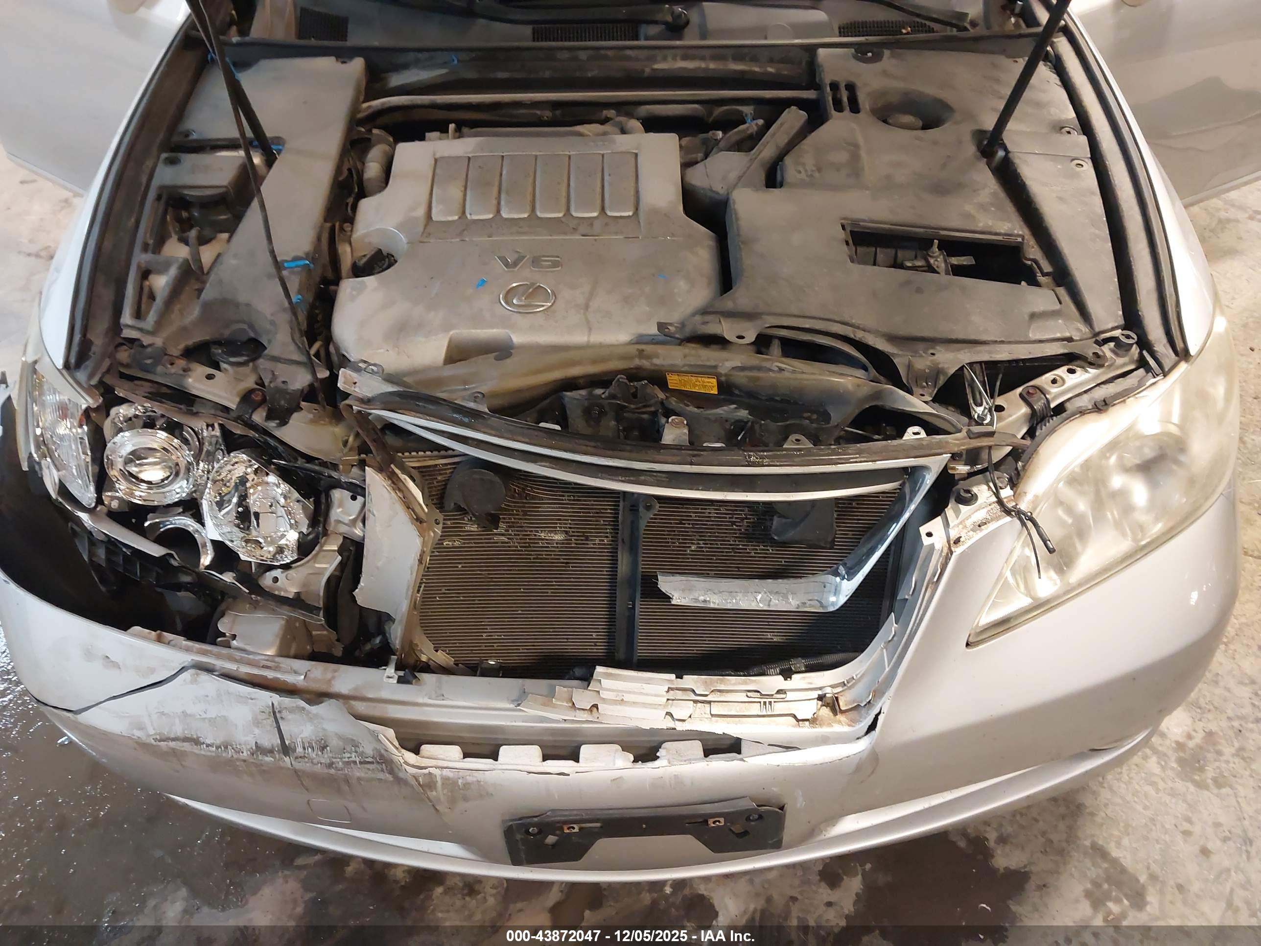 LEXUS ES image 10