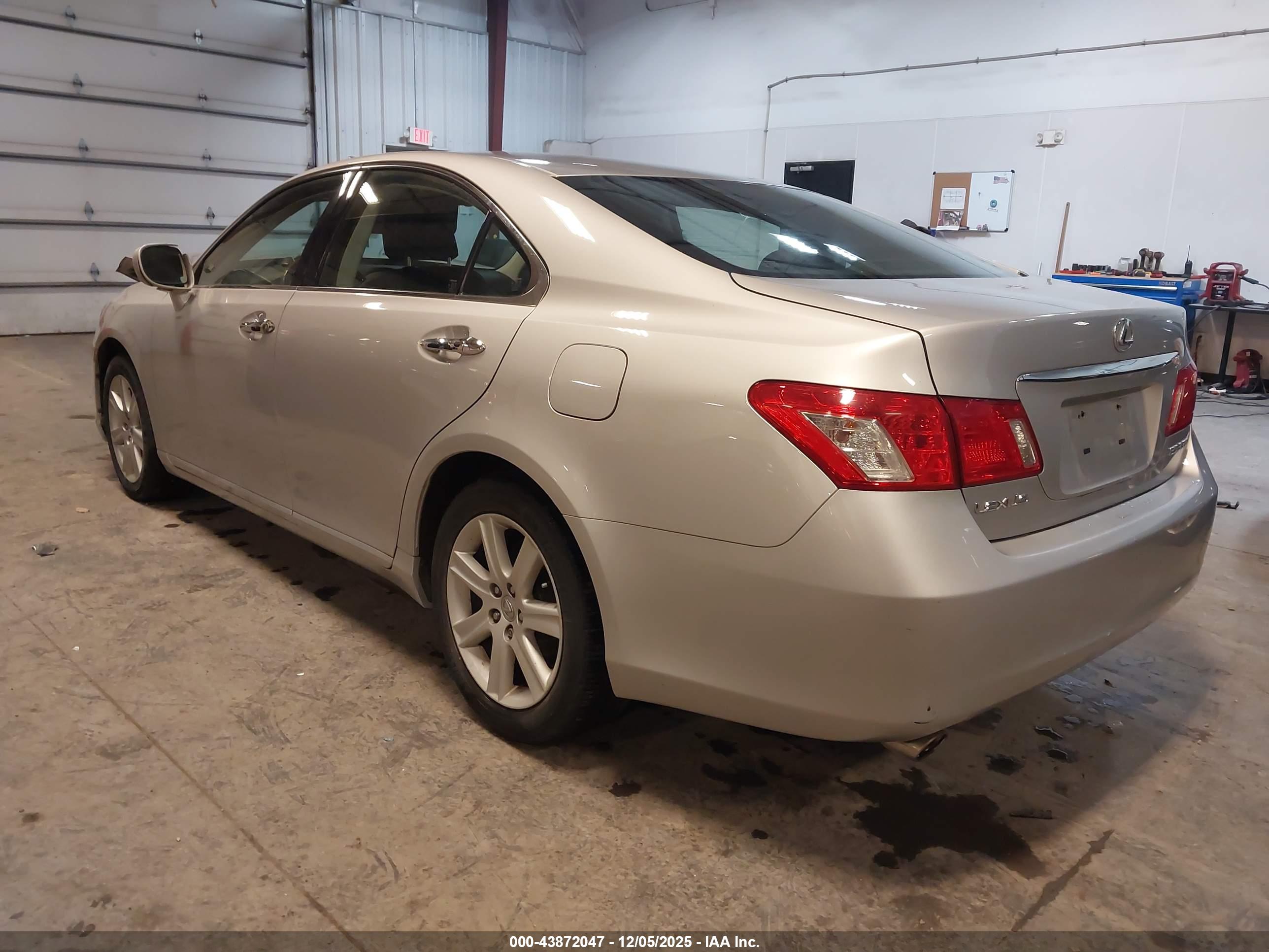 LEXUS ES image 3