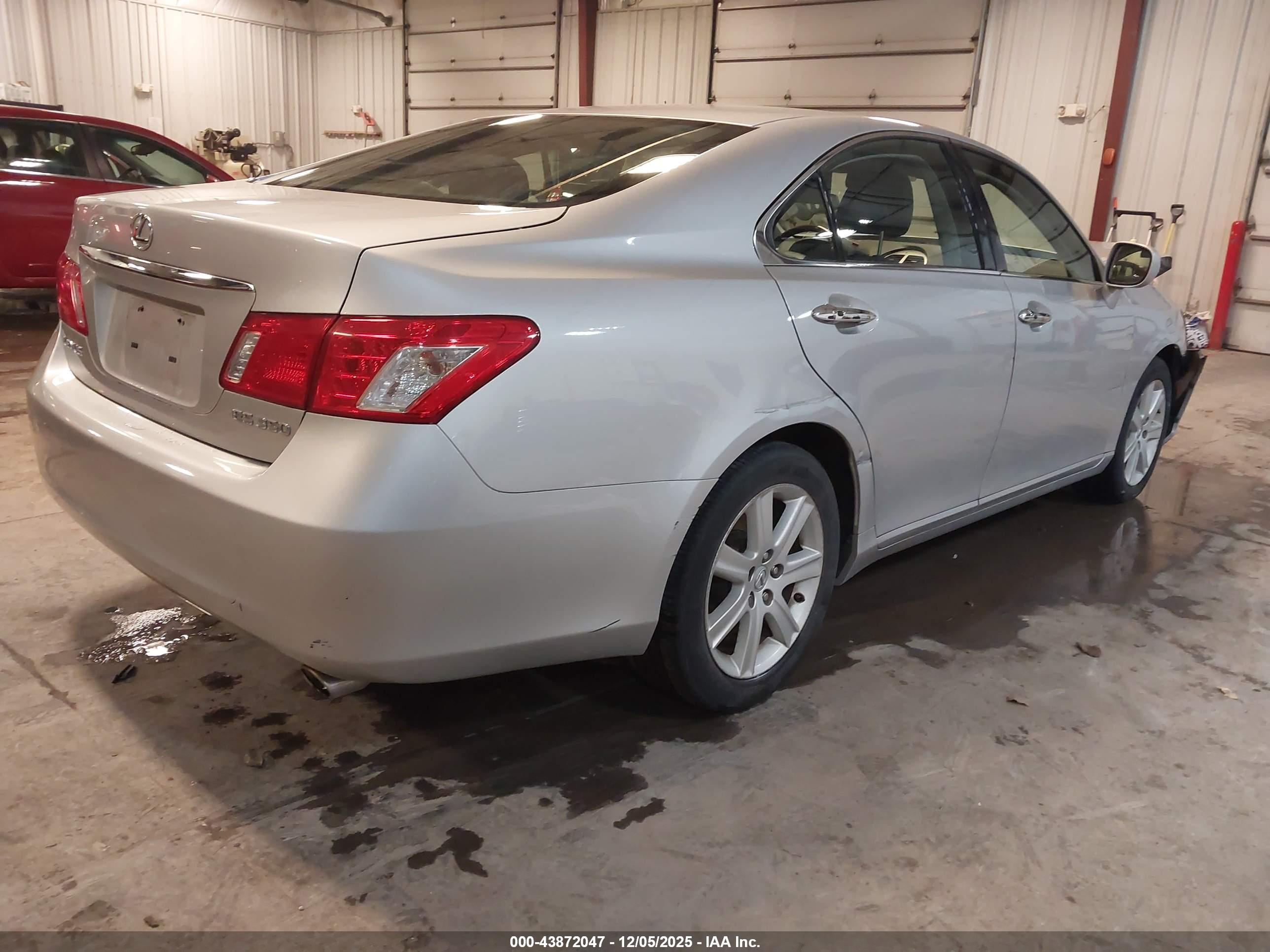 LEXUS ES image 4