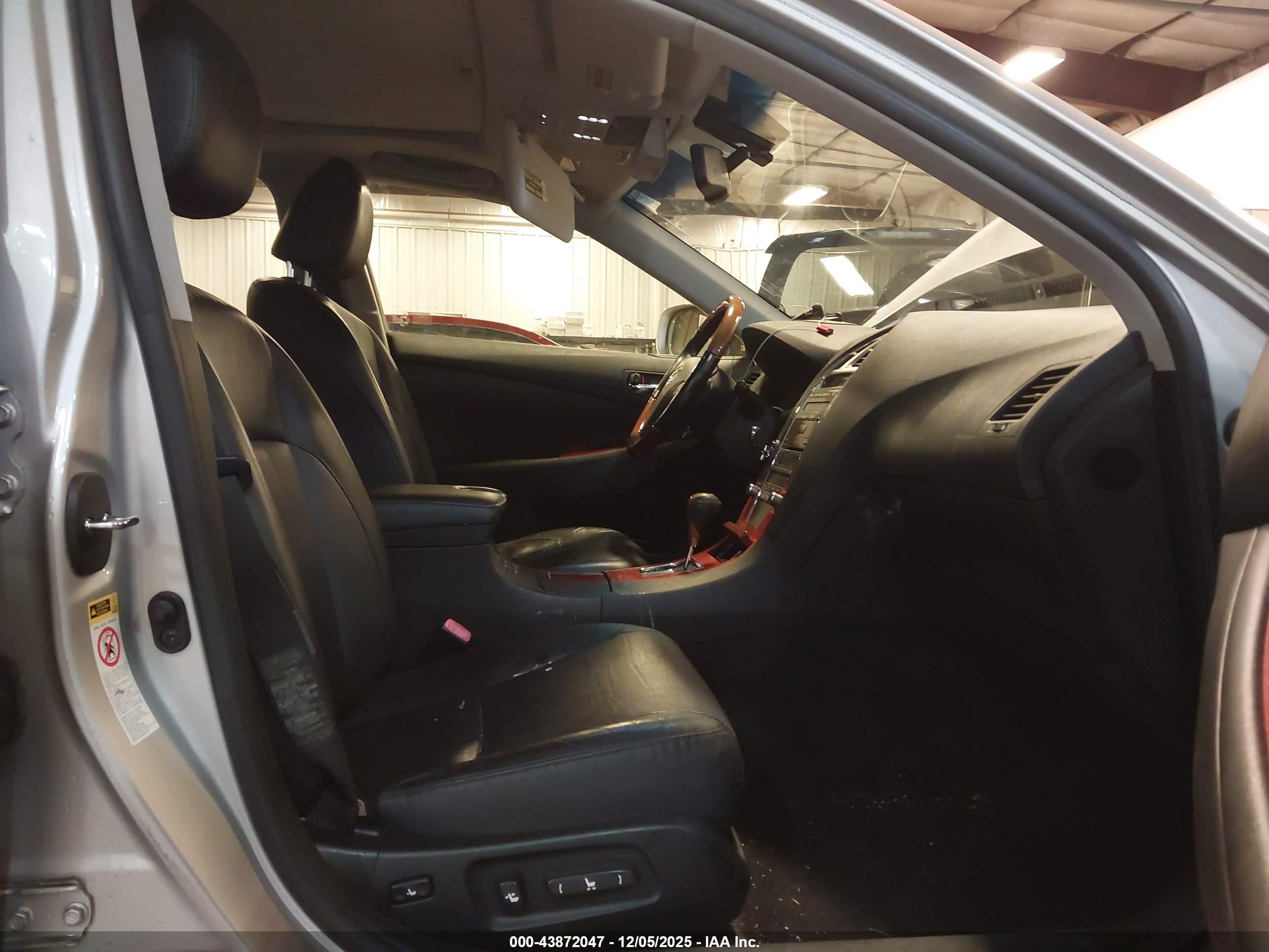 LEXUS ES image 5