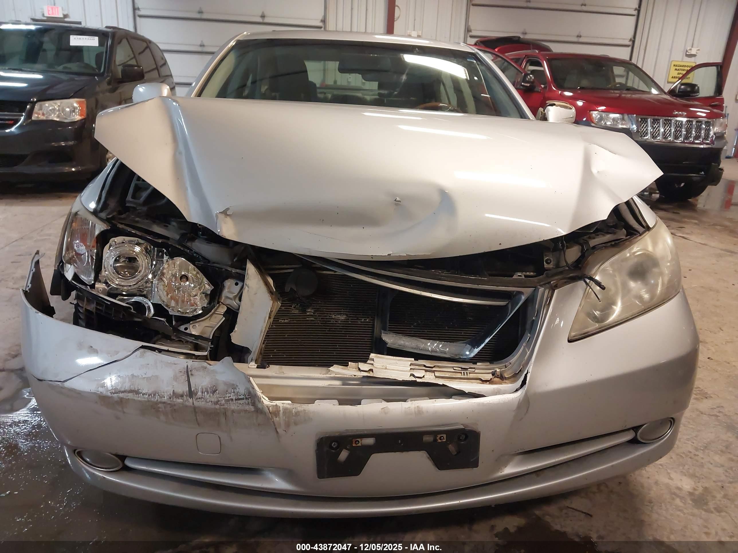LEXUS ES image 6
