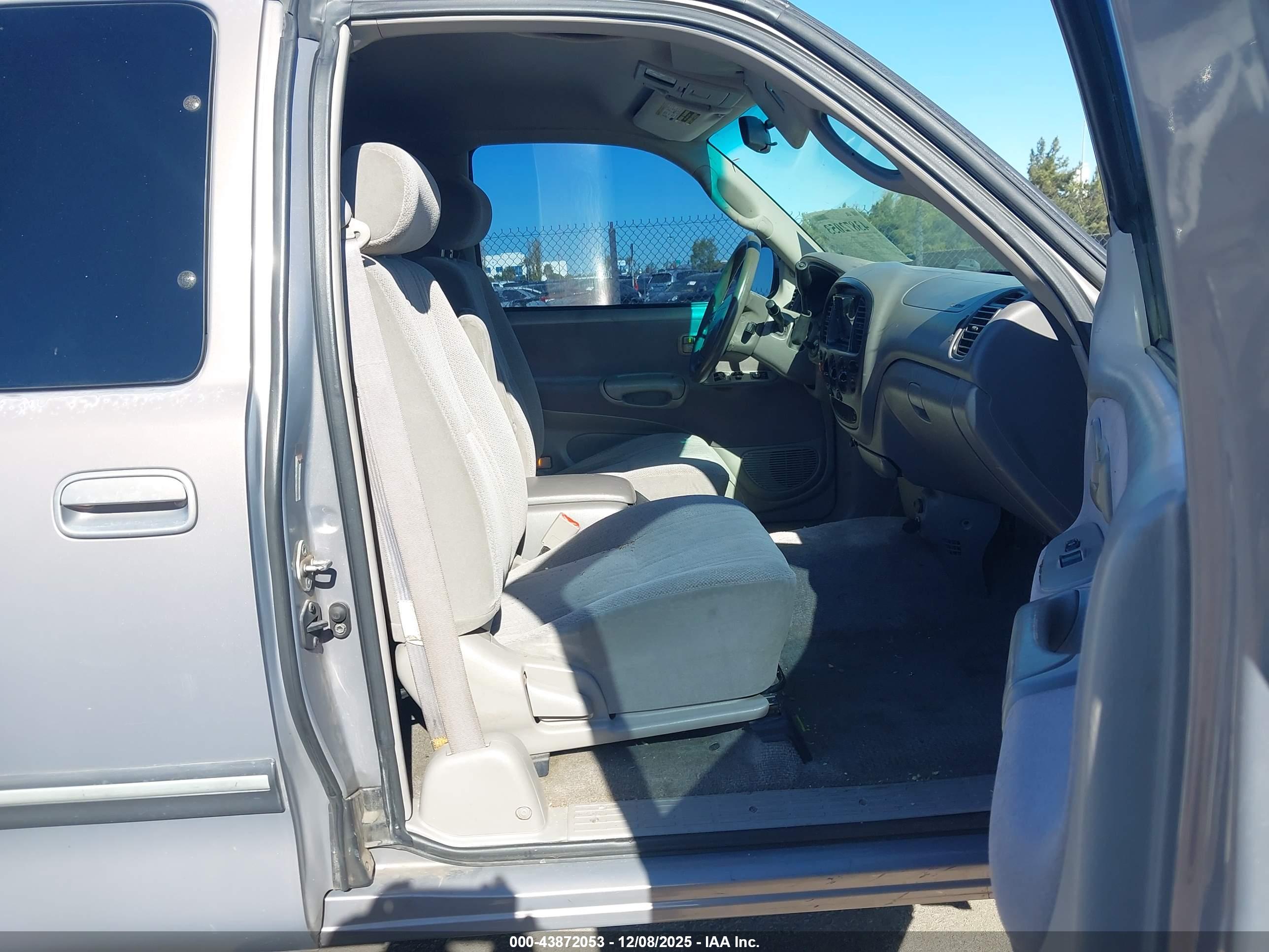 TOYOTA TUNDRA image 5