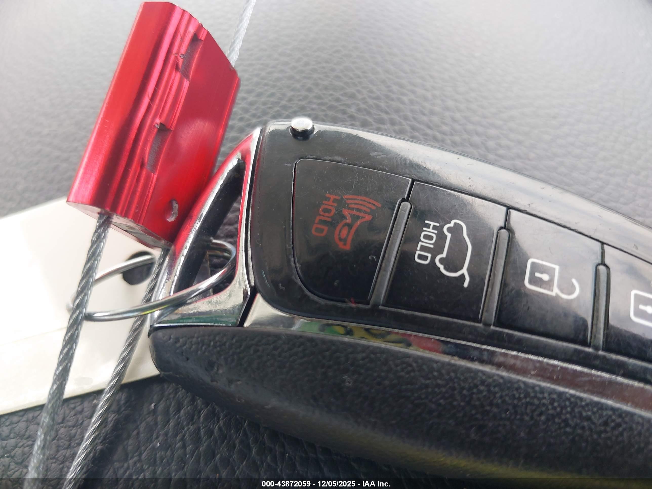 HYUNDAI SANTA image 11