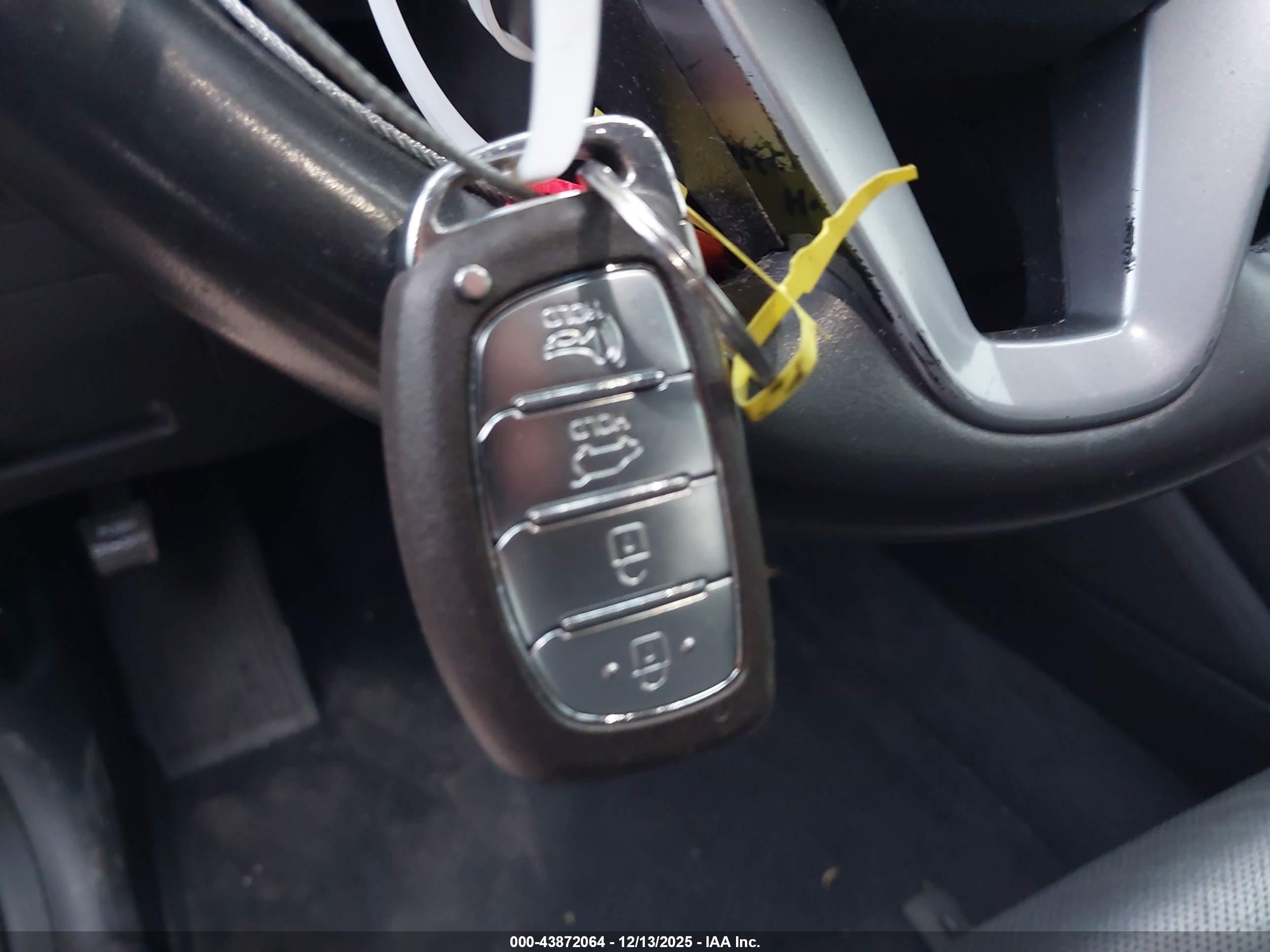 HYUNDAI TUCSON image 11
