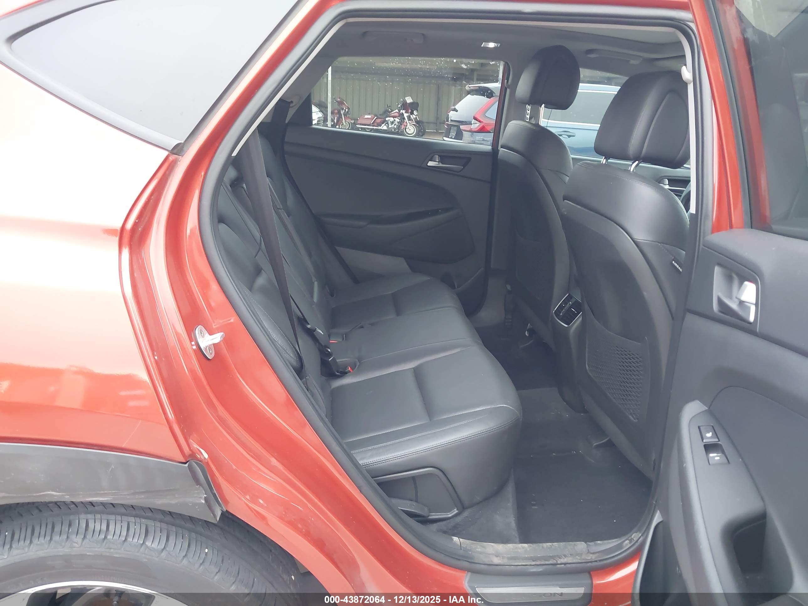 HYUNDAI TUCSON image 8