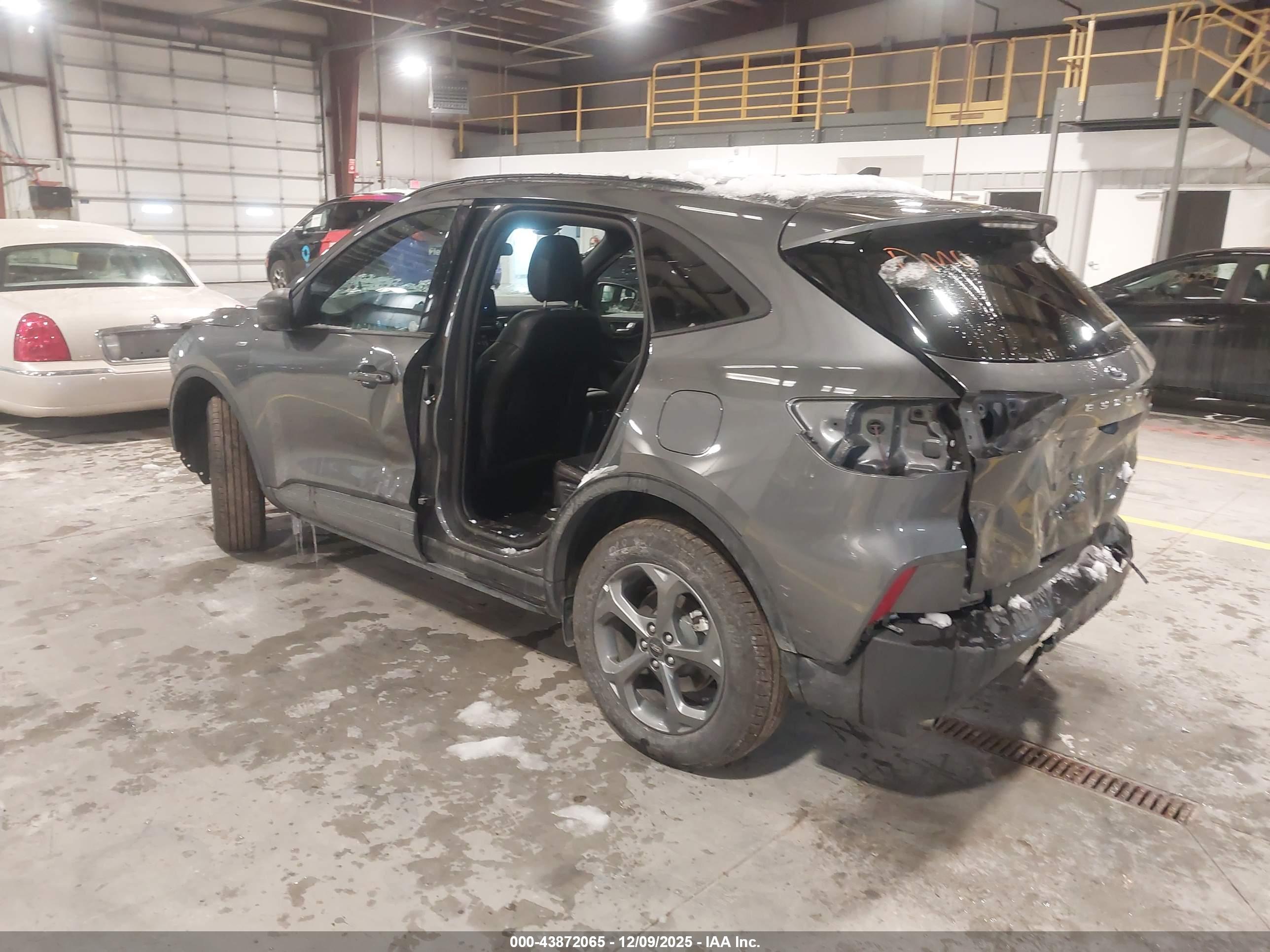 FORD ESCAPE image 3