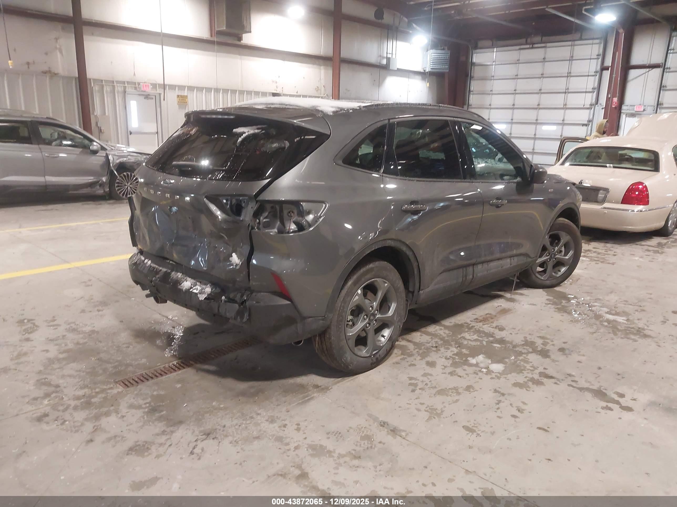 FORD ESCAPE image 4