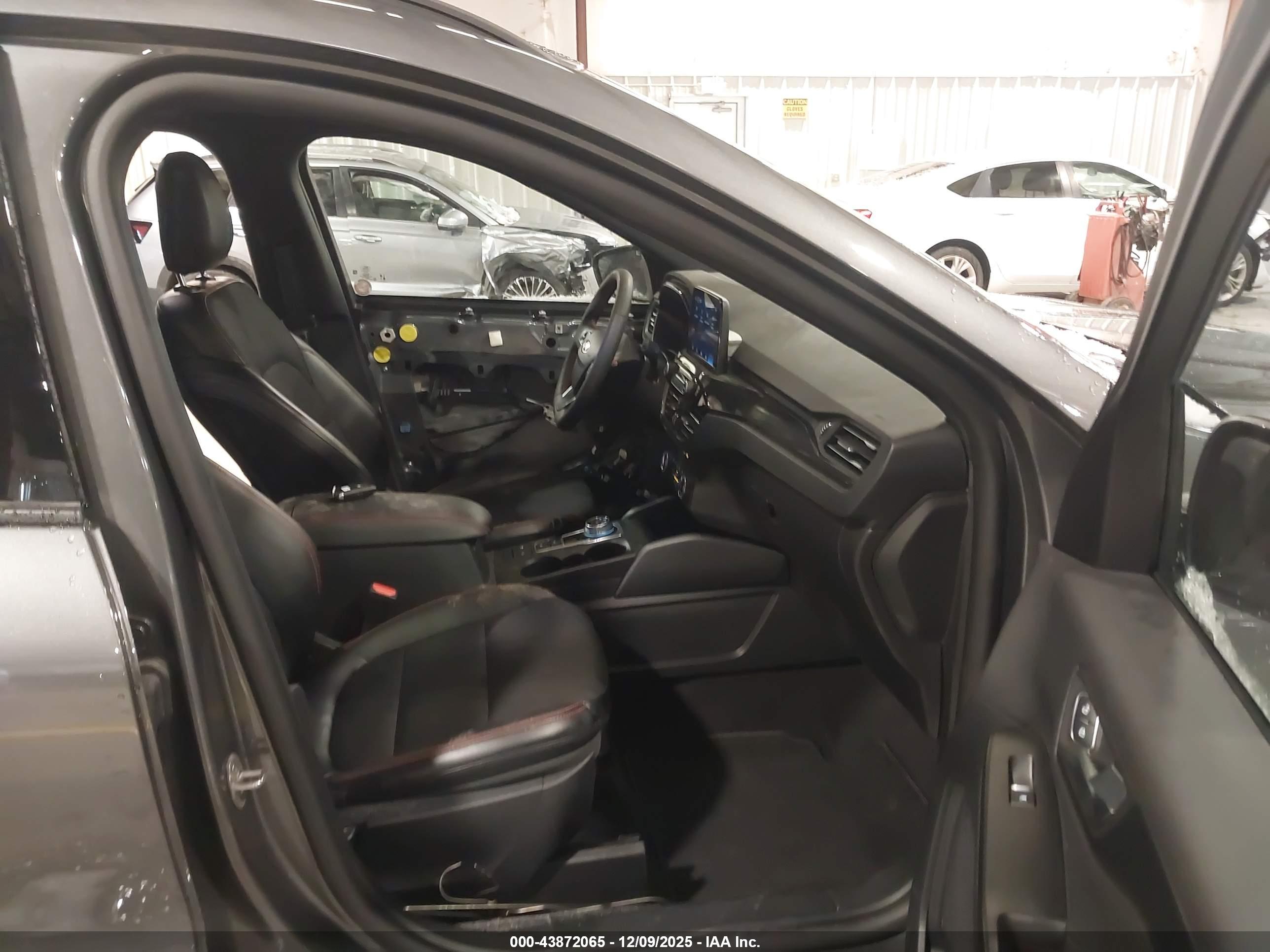 FORD ESCAPE image 5