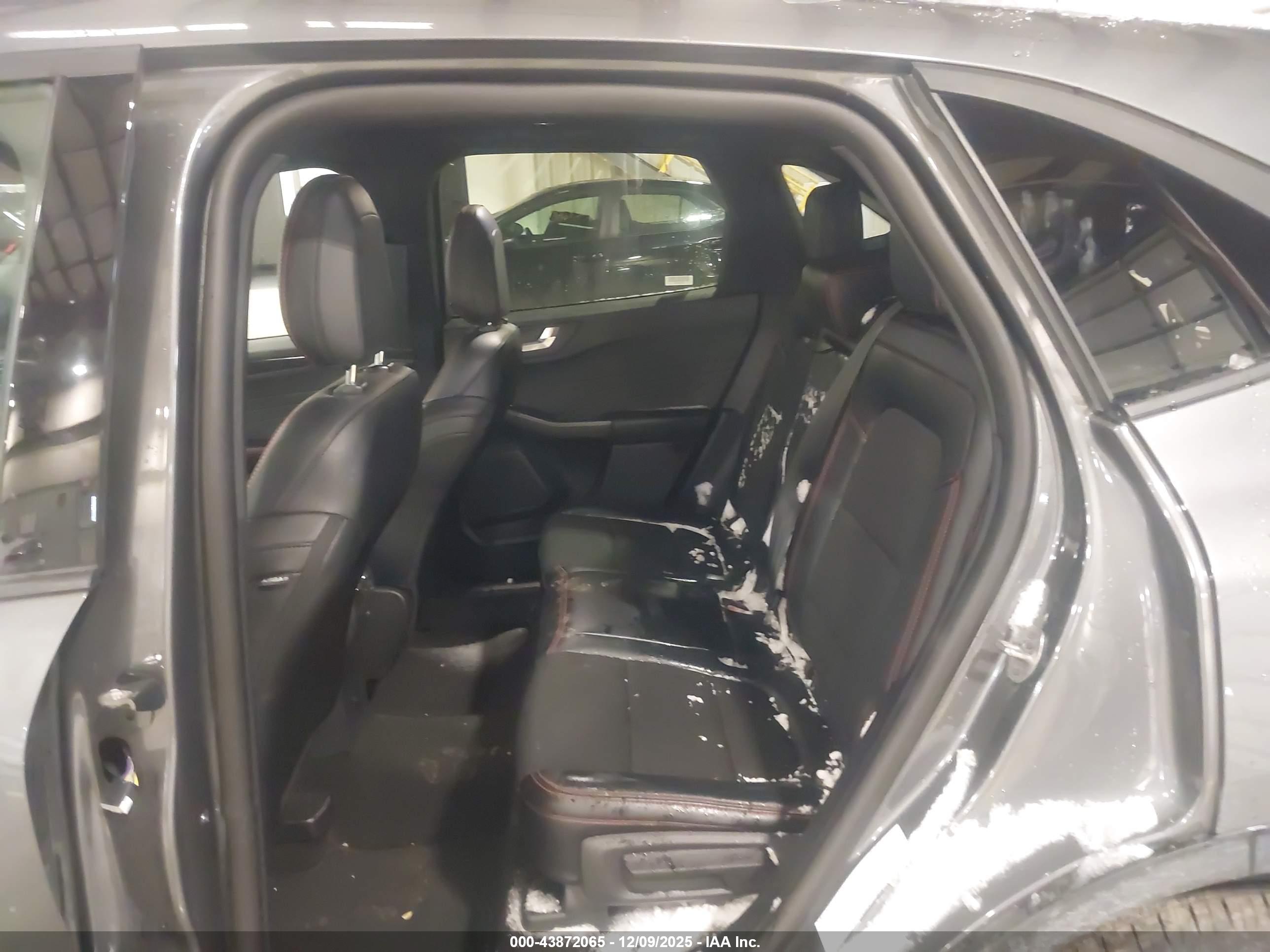 FORD ESCAPE image 8