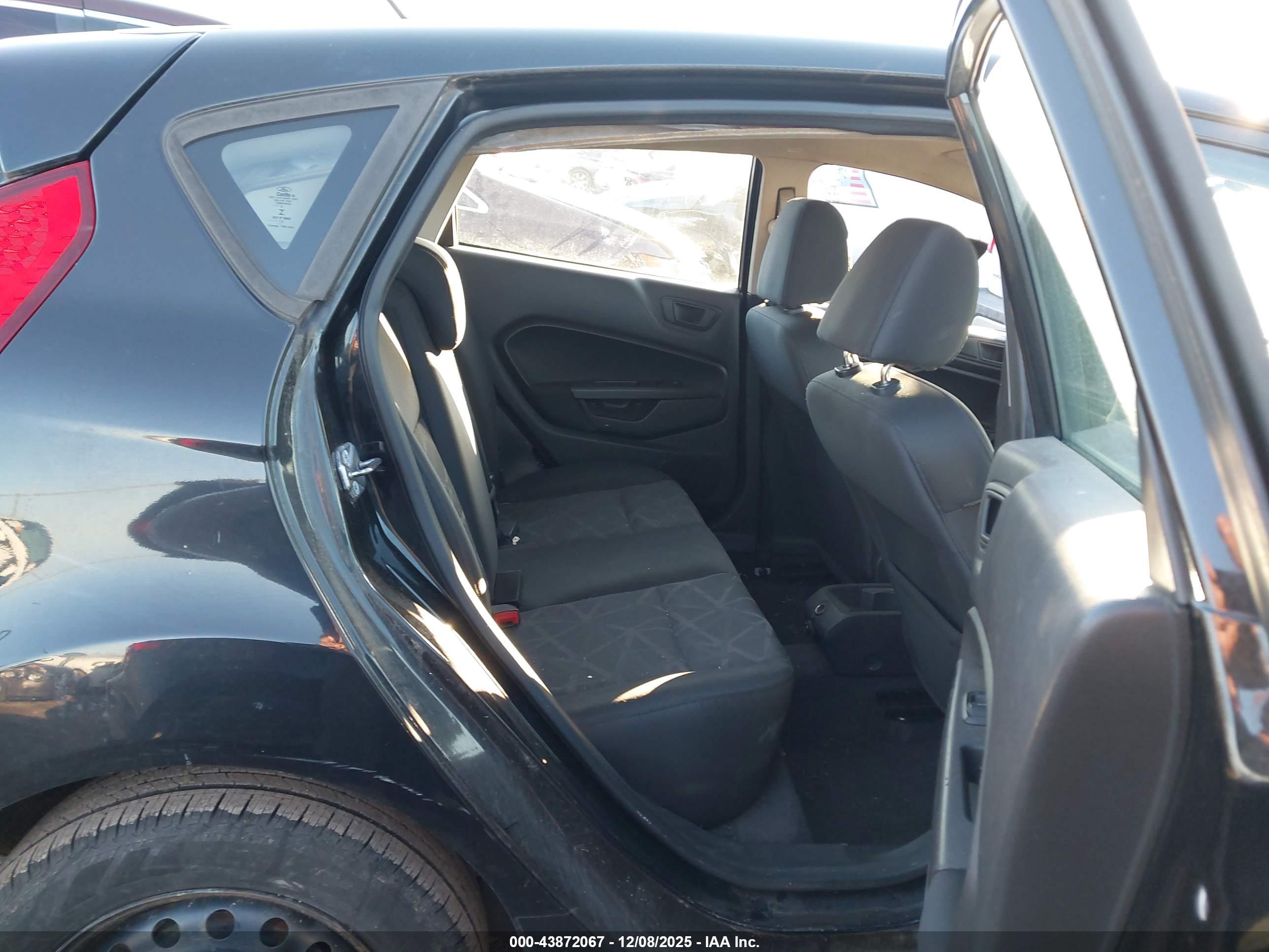 FORD FIESTA image 8