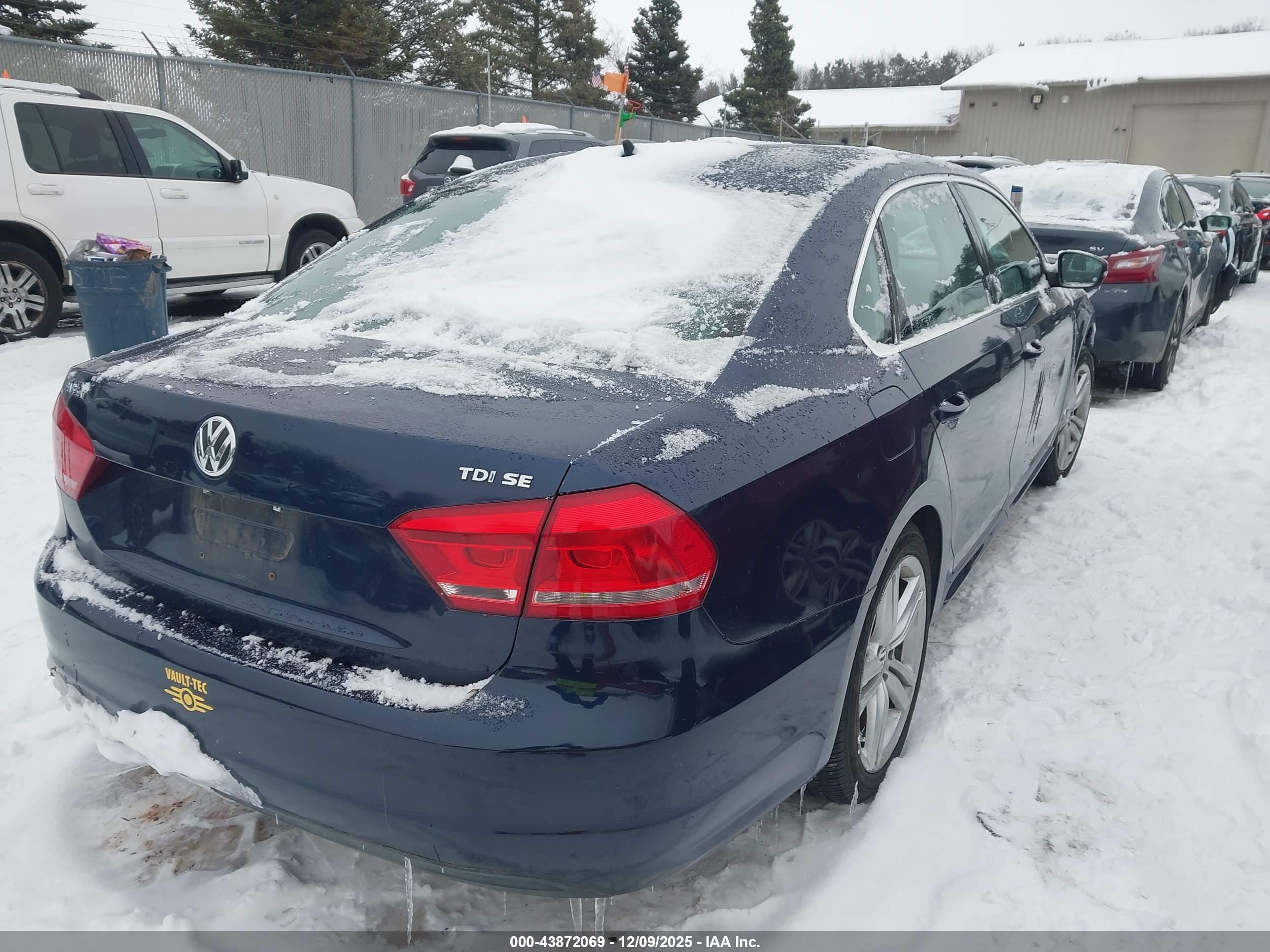 VOLKSWAGEN PASSAT image 4