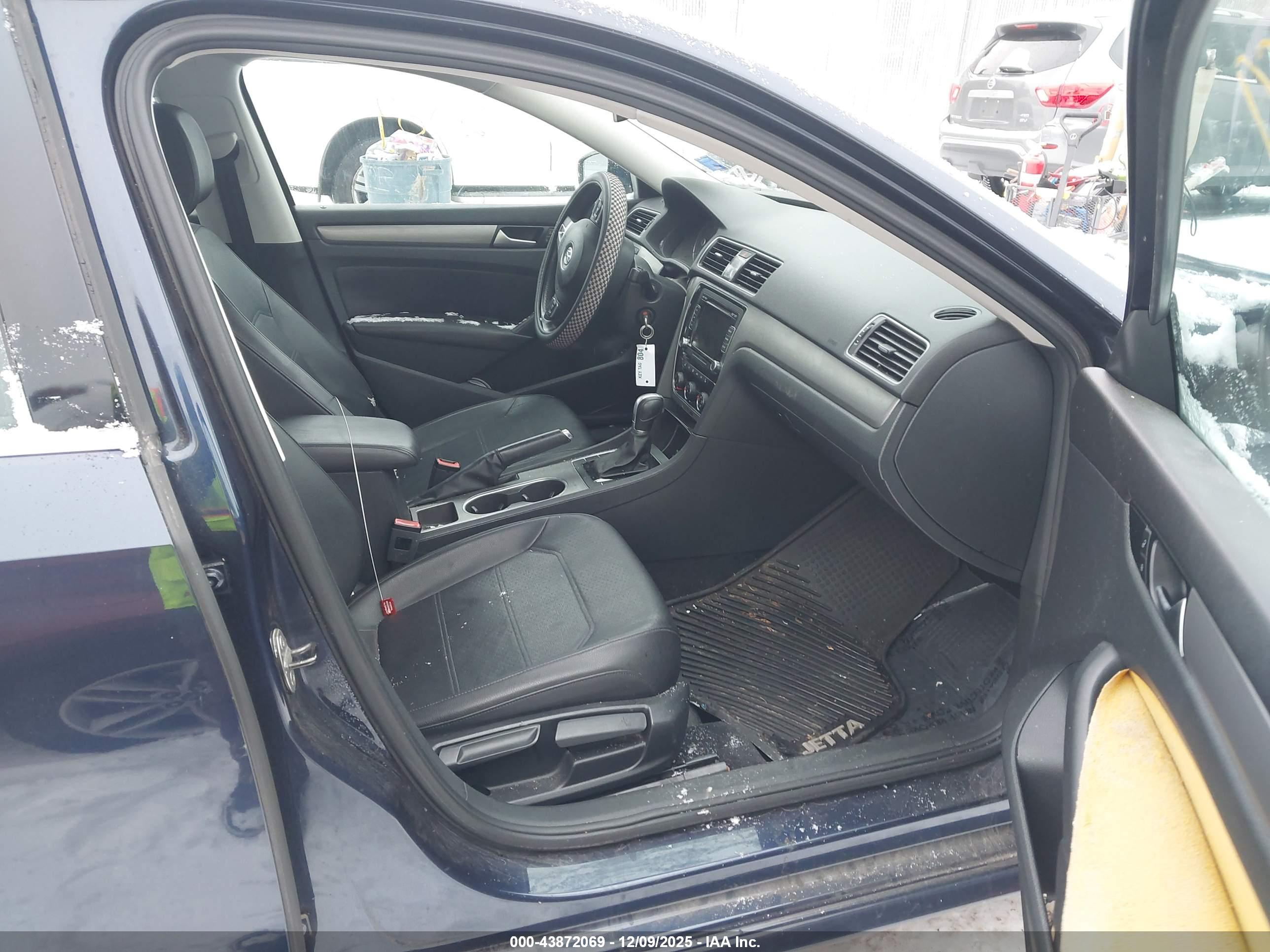 VOLKSWAGEN PASSAT image 5