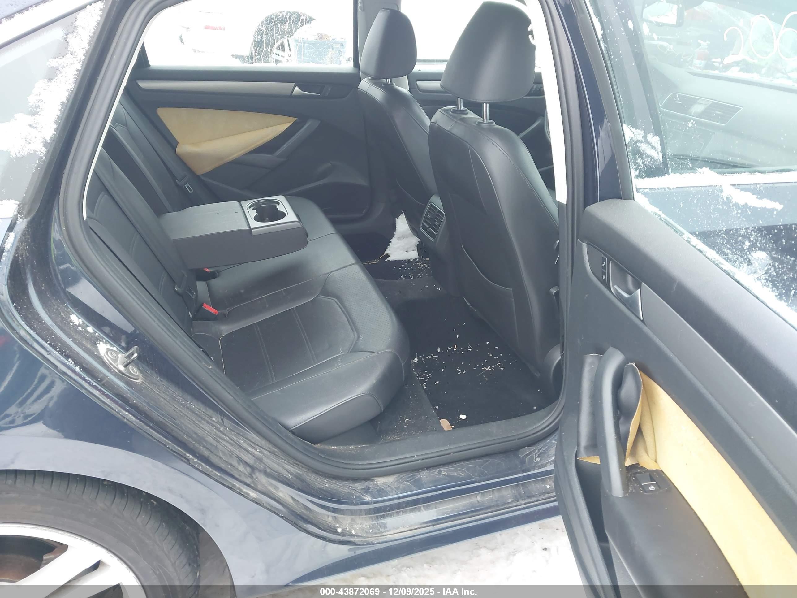 VOLKSWAGEN PASSAT image 8