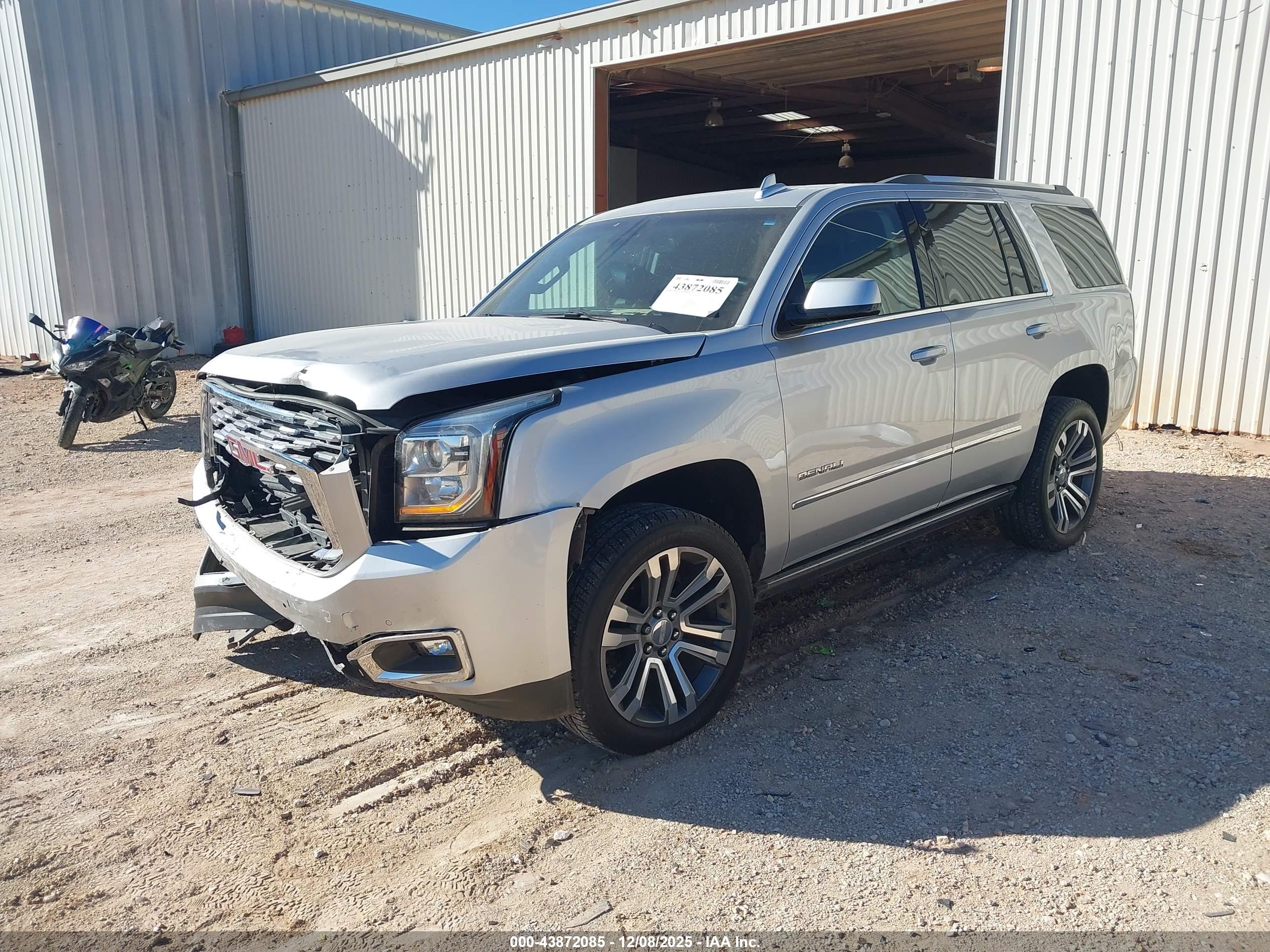 GMC YUKON image 2