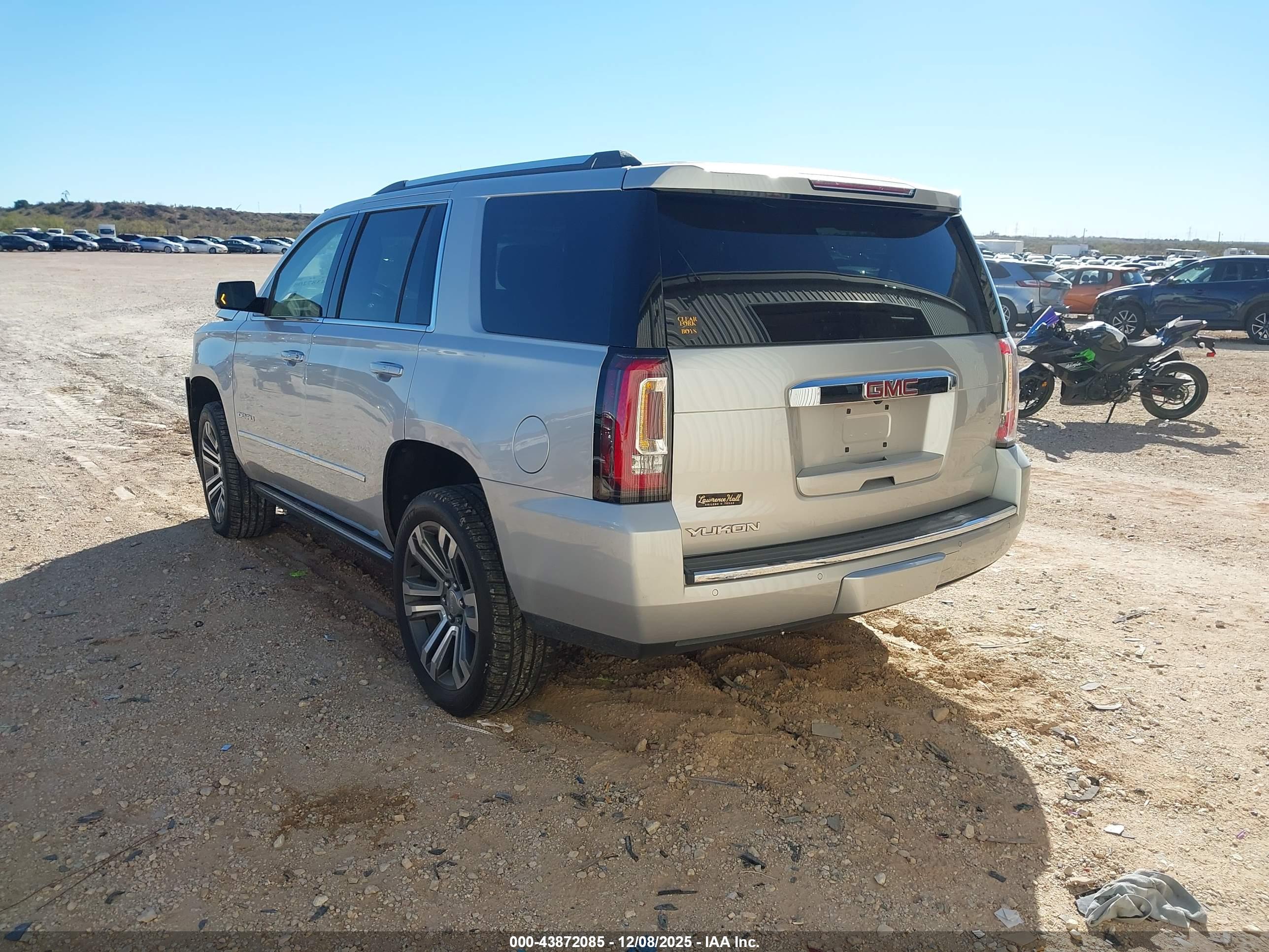 GMC YUKON image 3