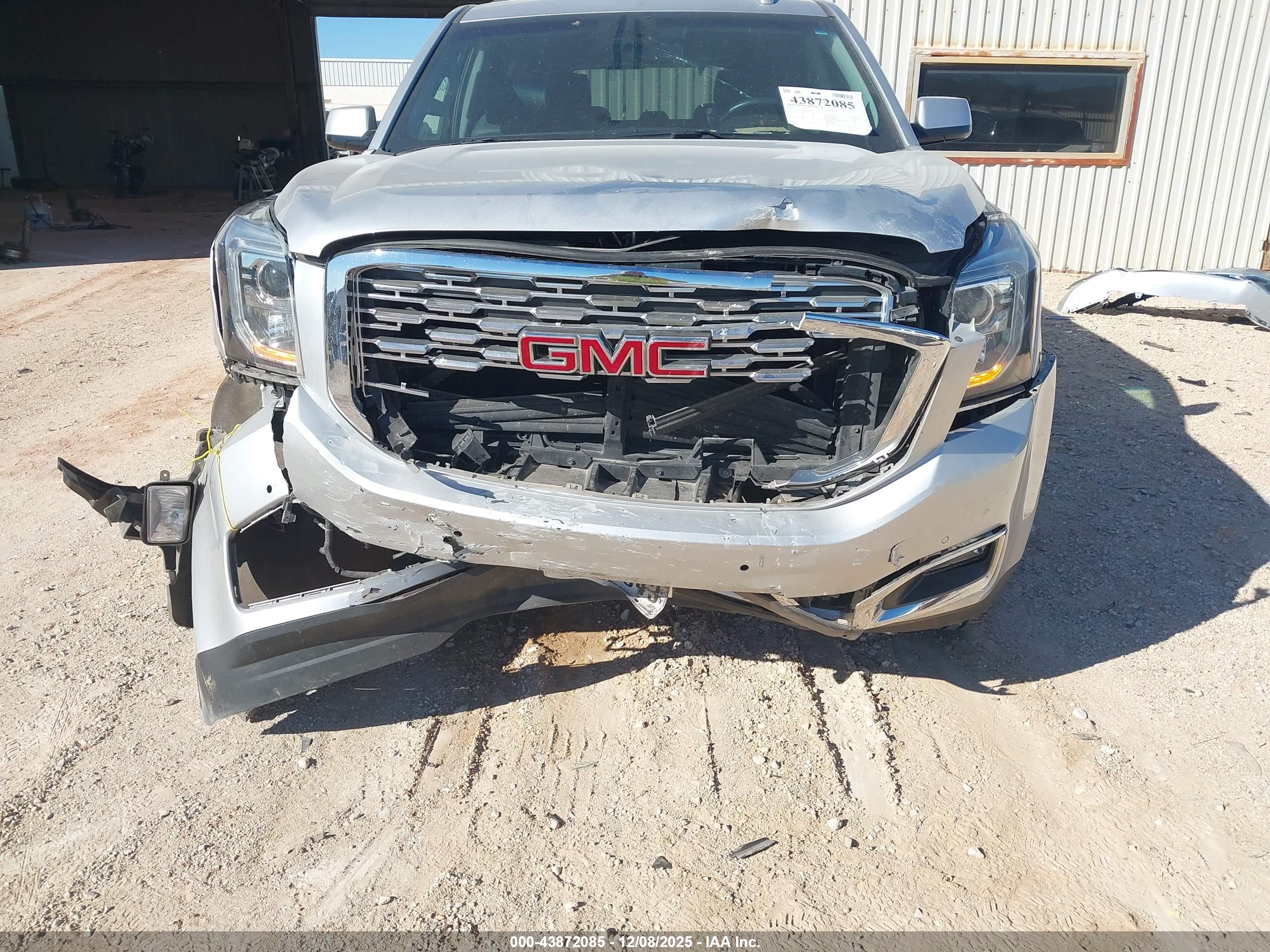 GMC YUKON image 6