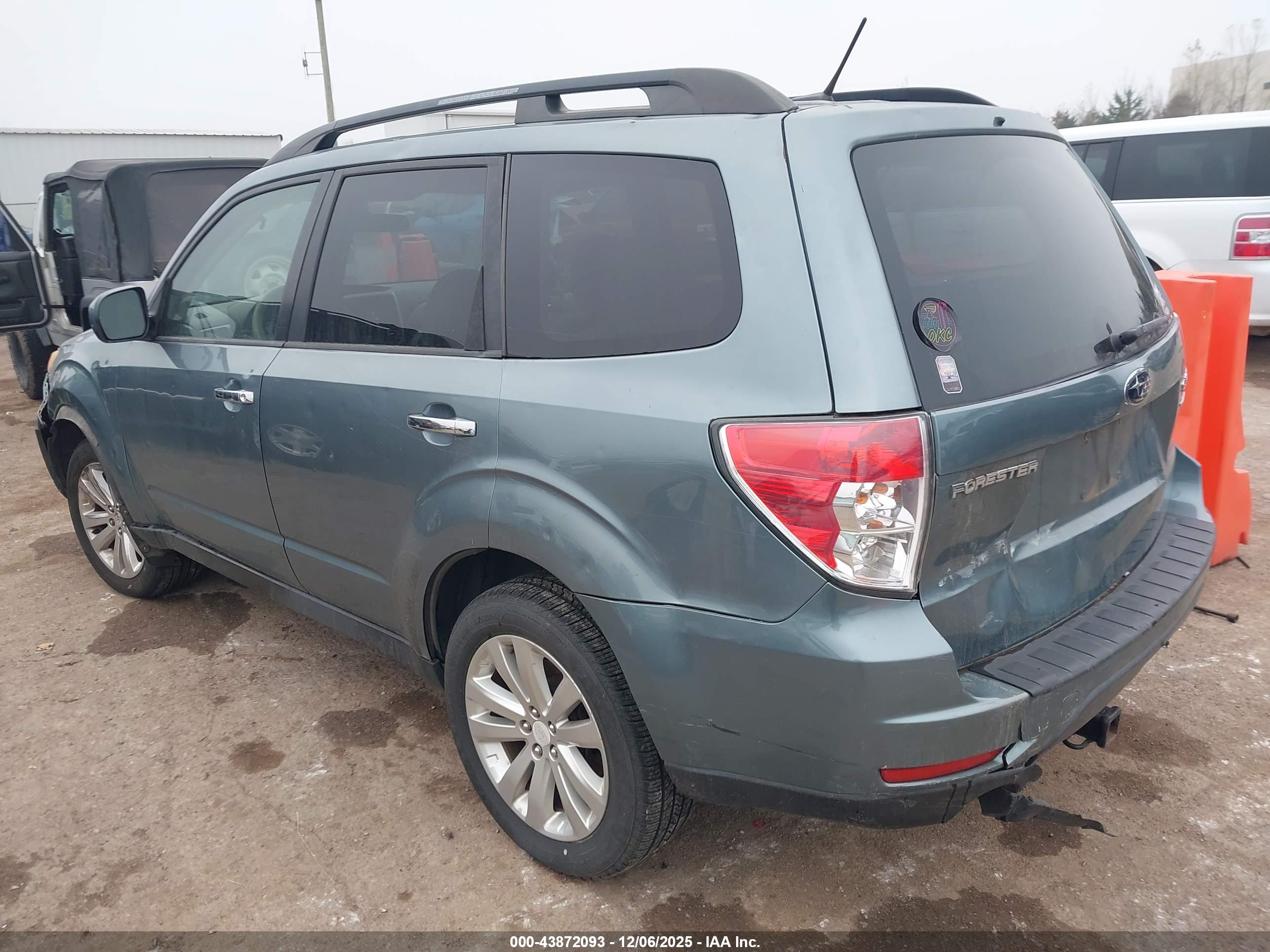 SUBARU FORESTER image 3