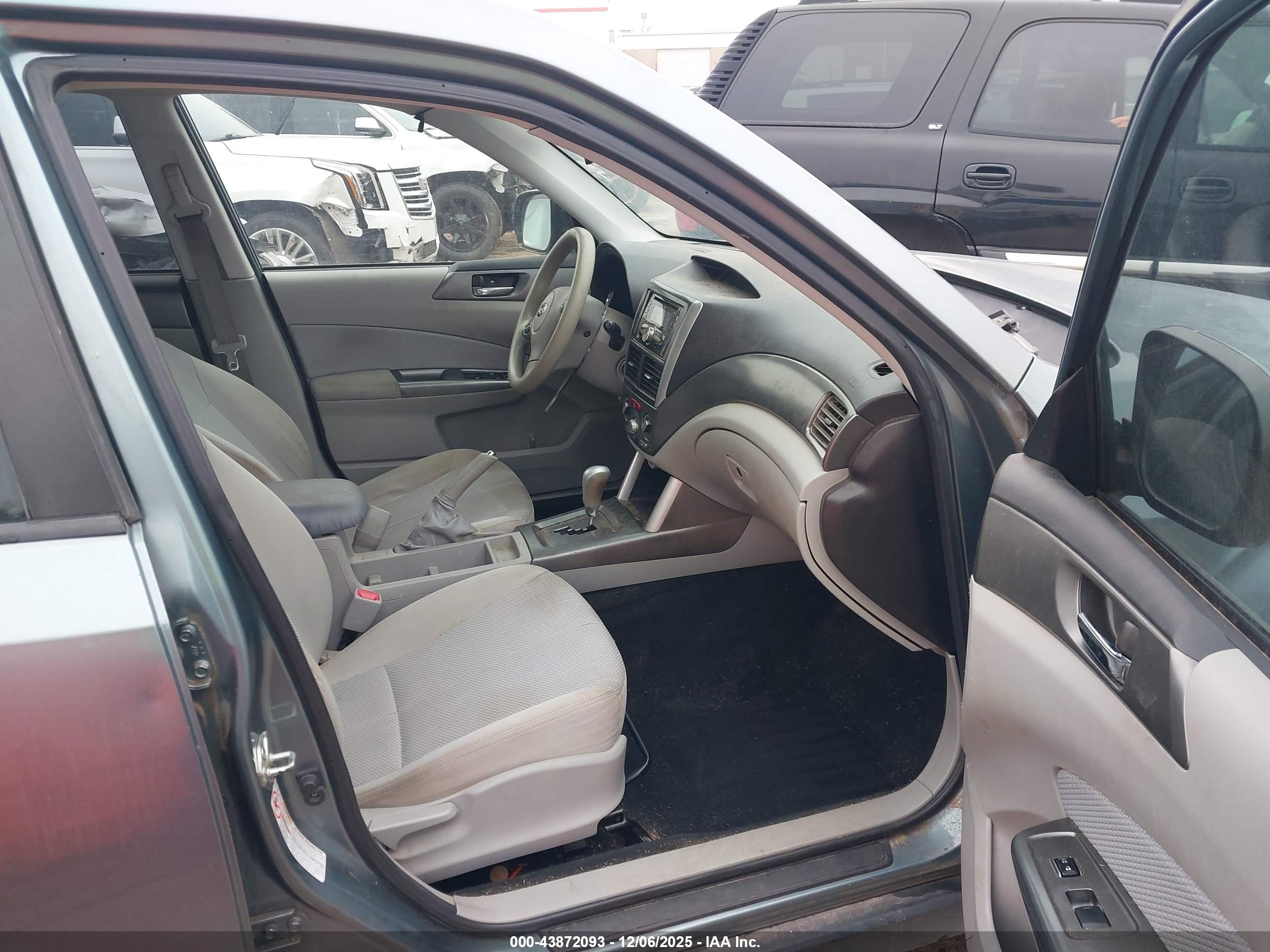 SUBARU FORESTER image 5