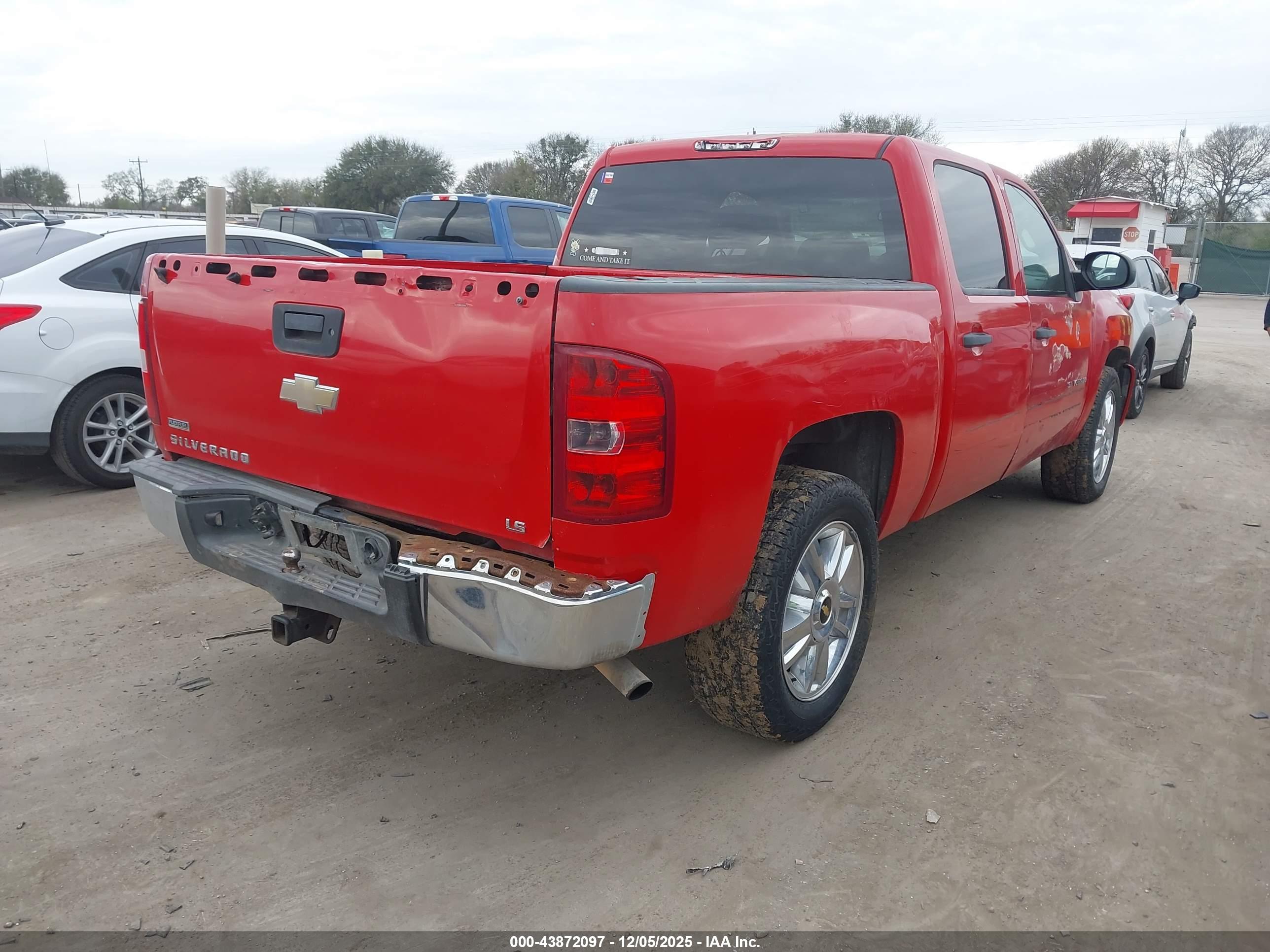 CHEVROLET SILVERADO image 4