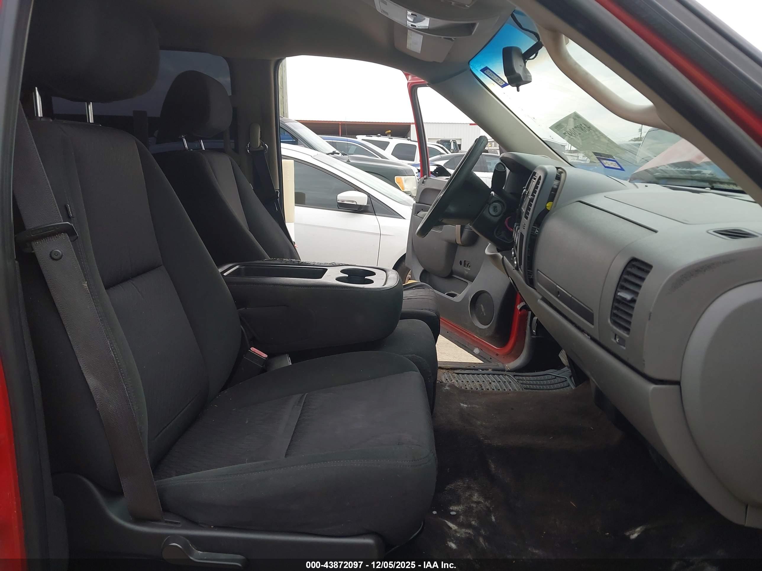 CHEVROLET SILVERADO image 5