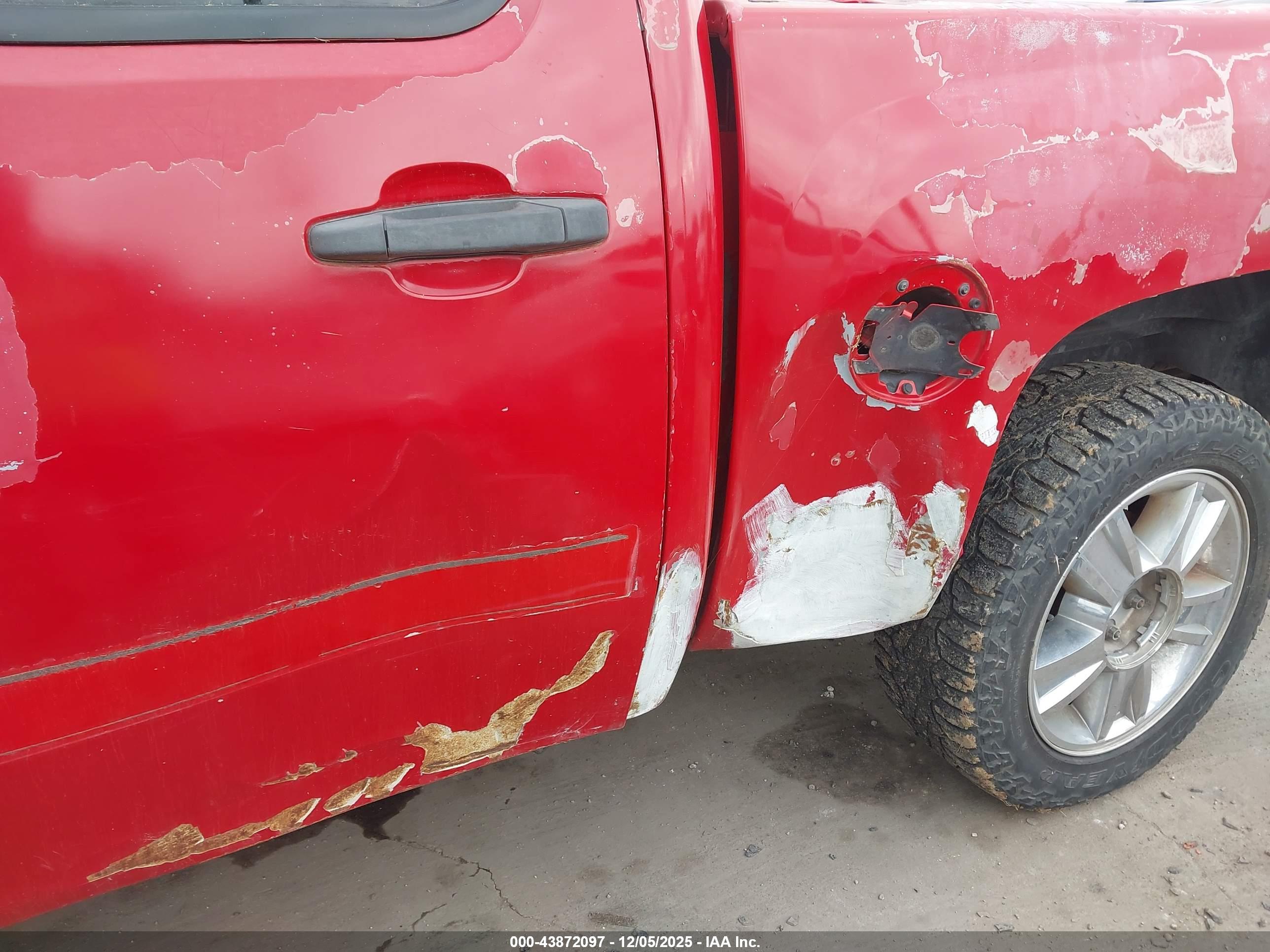 CHEVROLET SILVERADO image 6