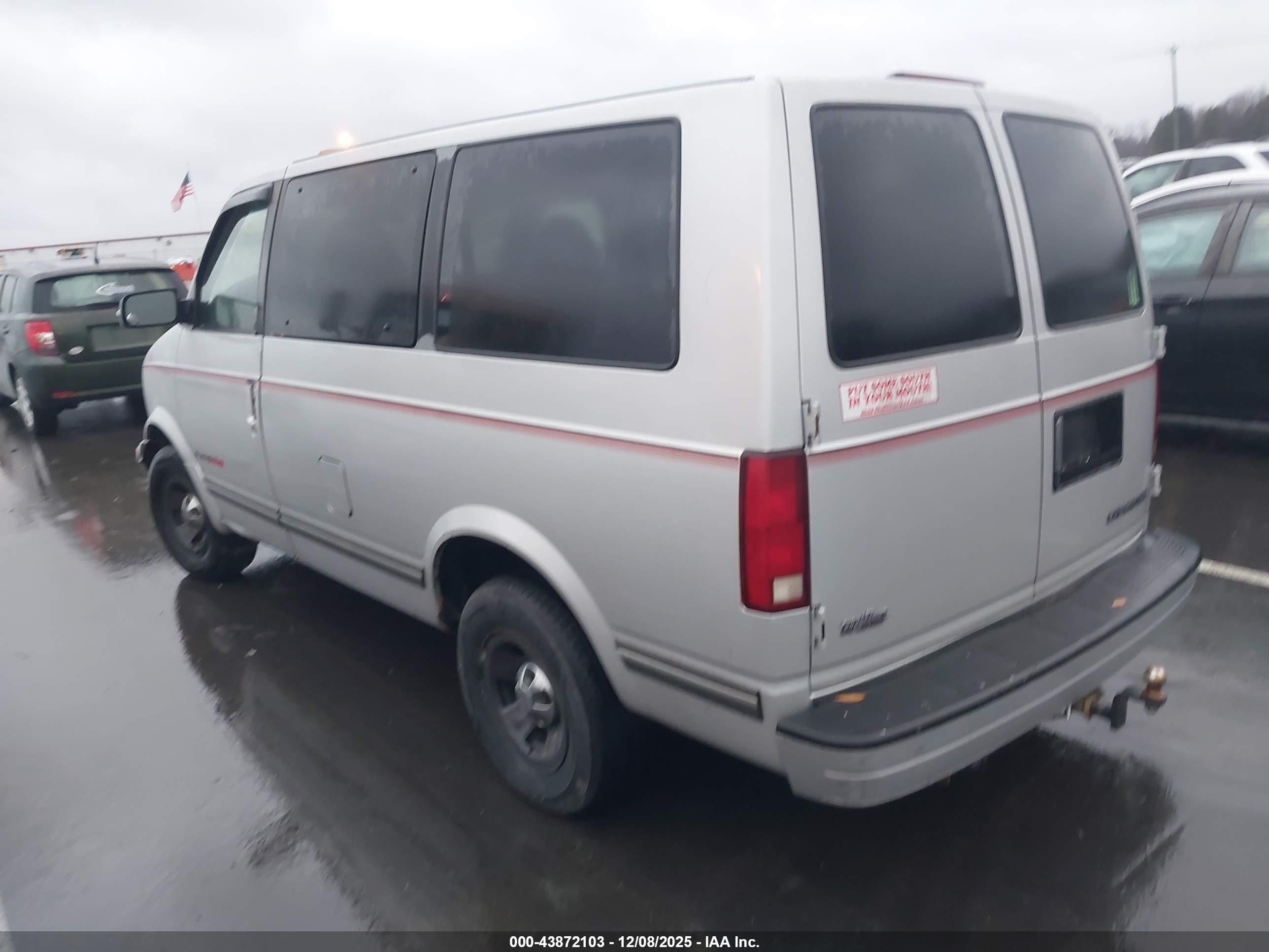 CHEVROLET ASTRO image 3