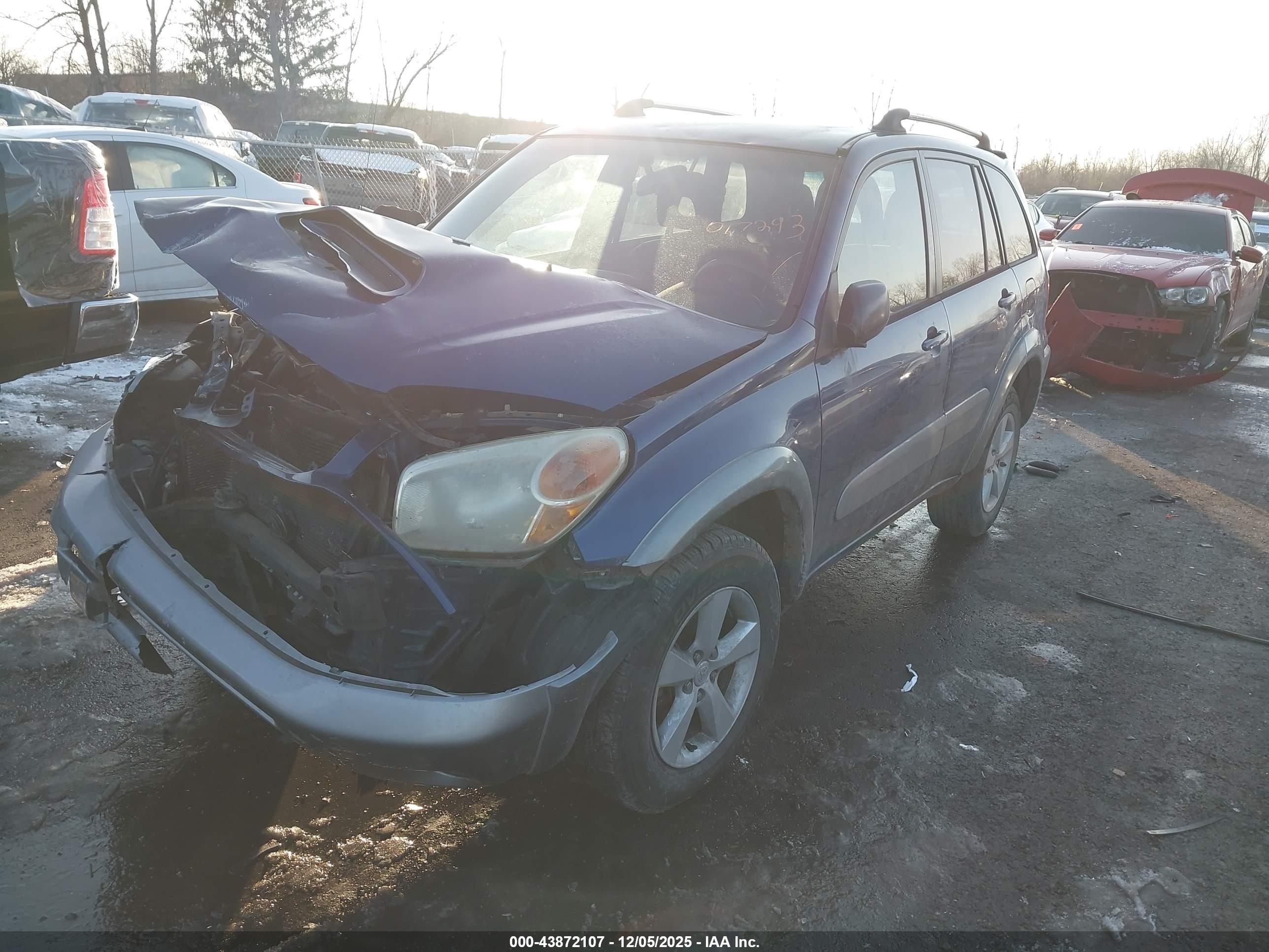 TOYOTA RAV4 image 2