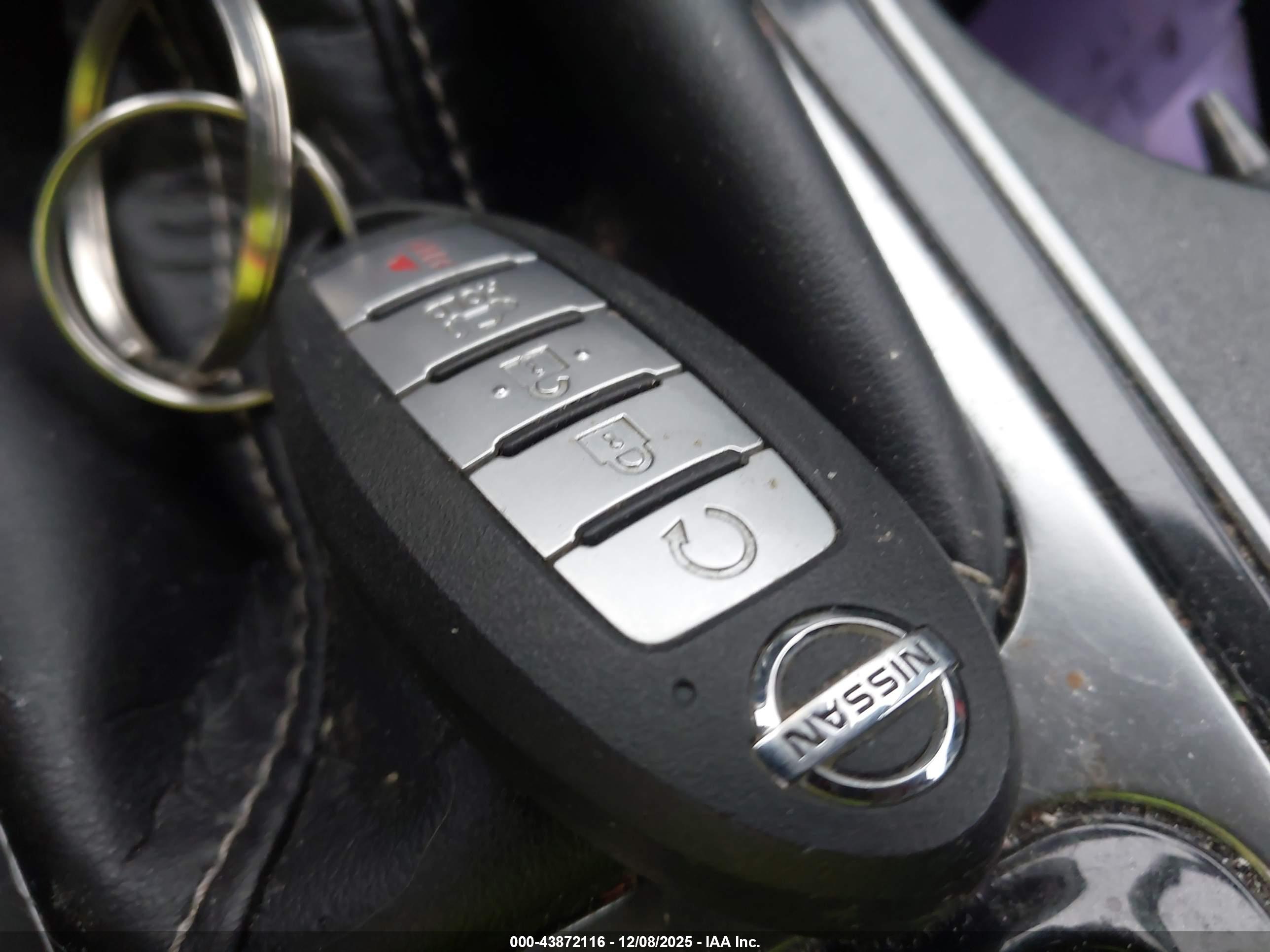 NISSAN MAXIMA image 11
