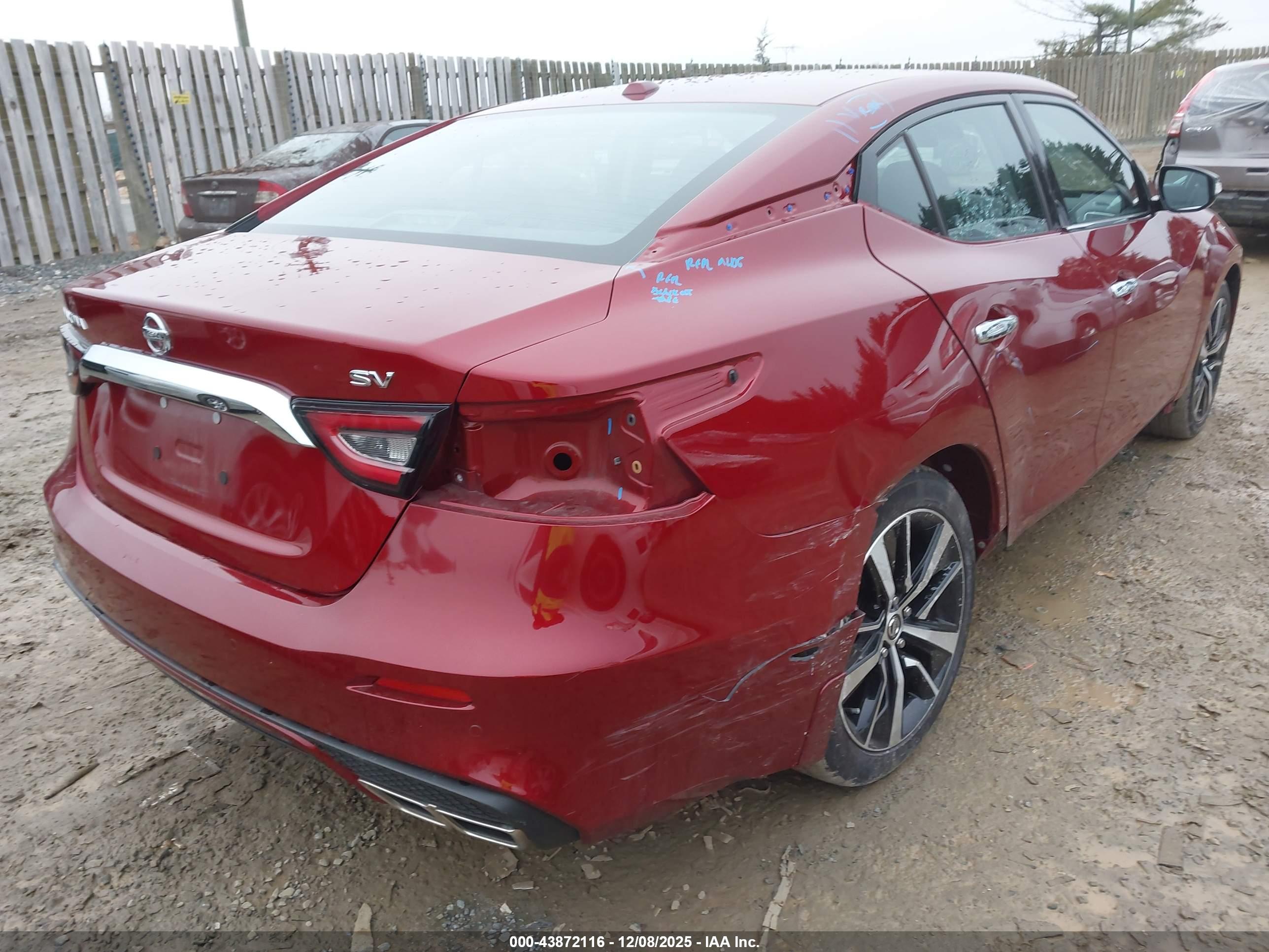 NISSAN MAXIMA image 4