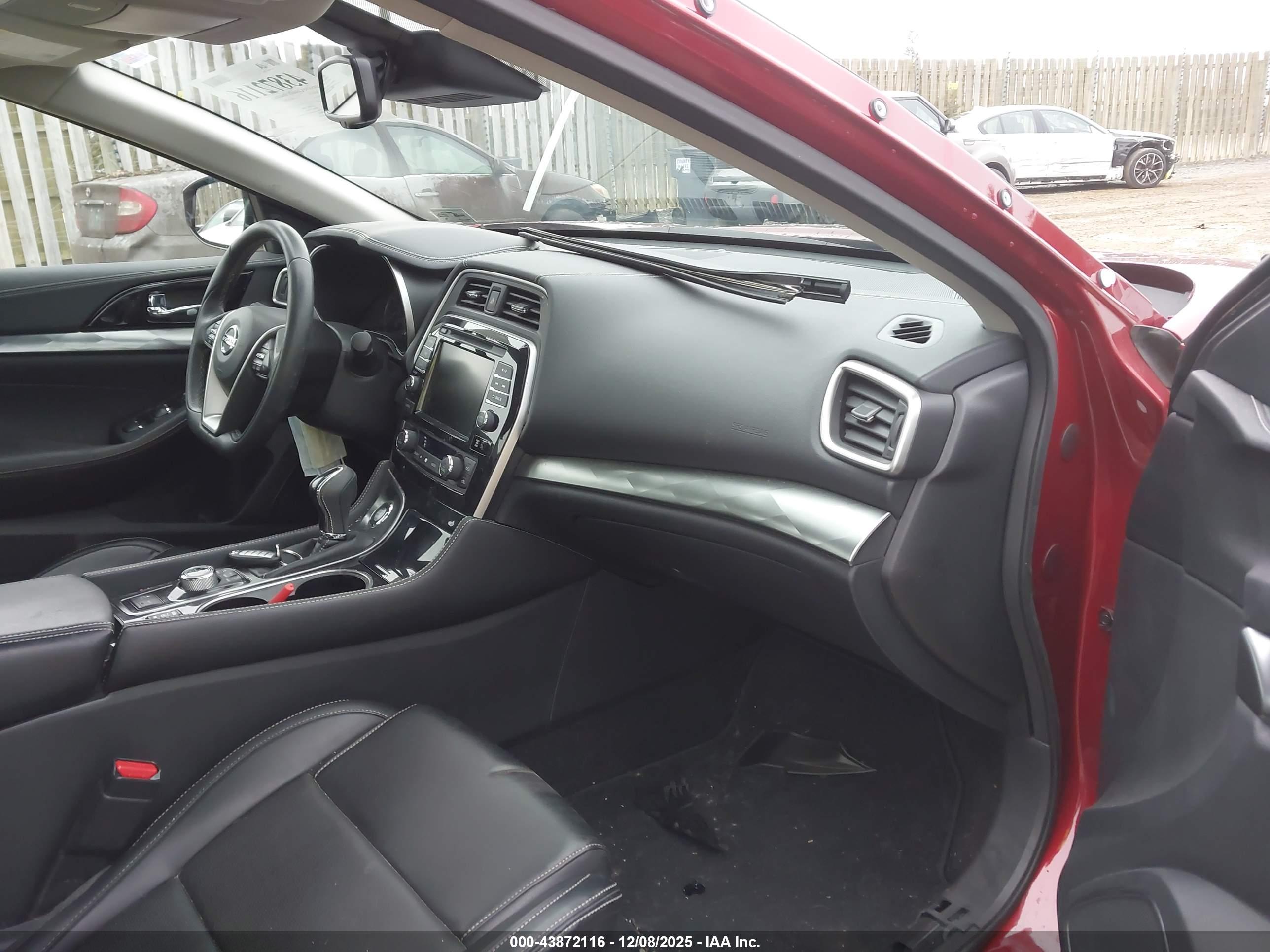 NISSAN MAXIMA image 5