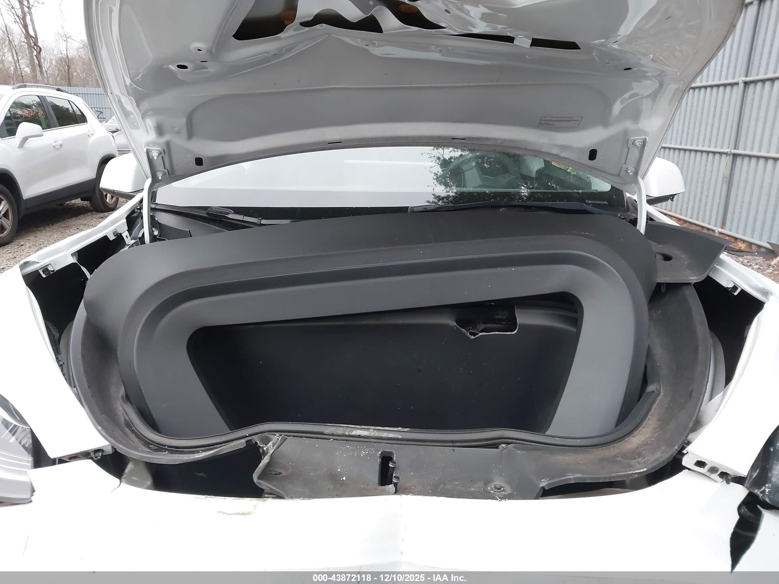 TESLA MODEL image 10