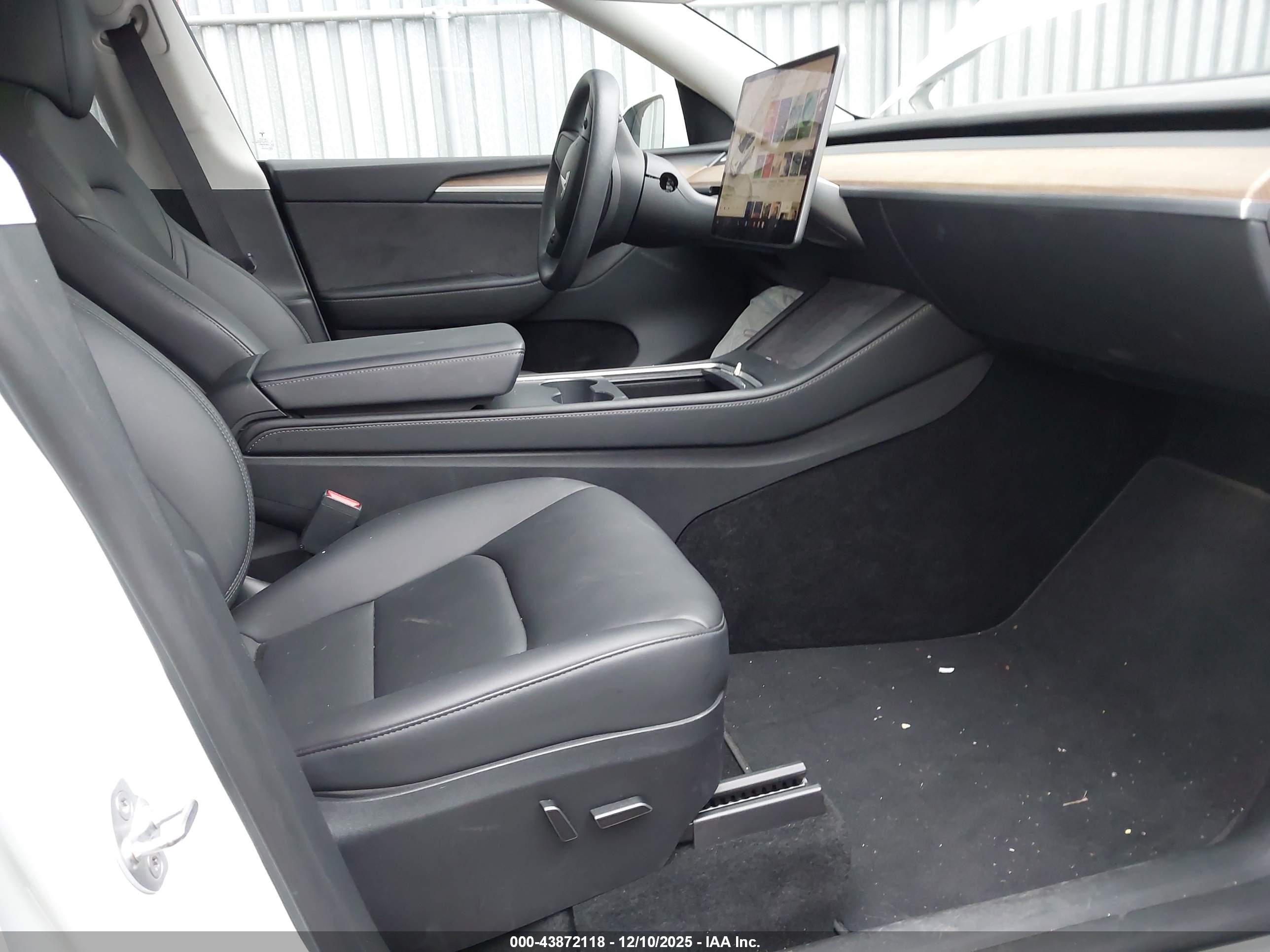 TESLA MODEL image 5