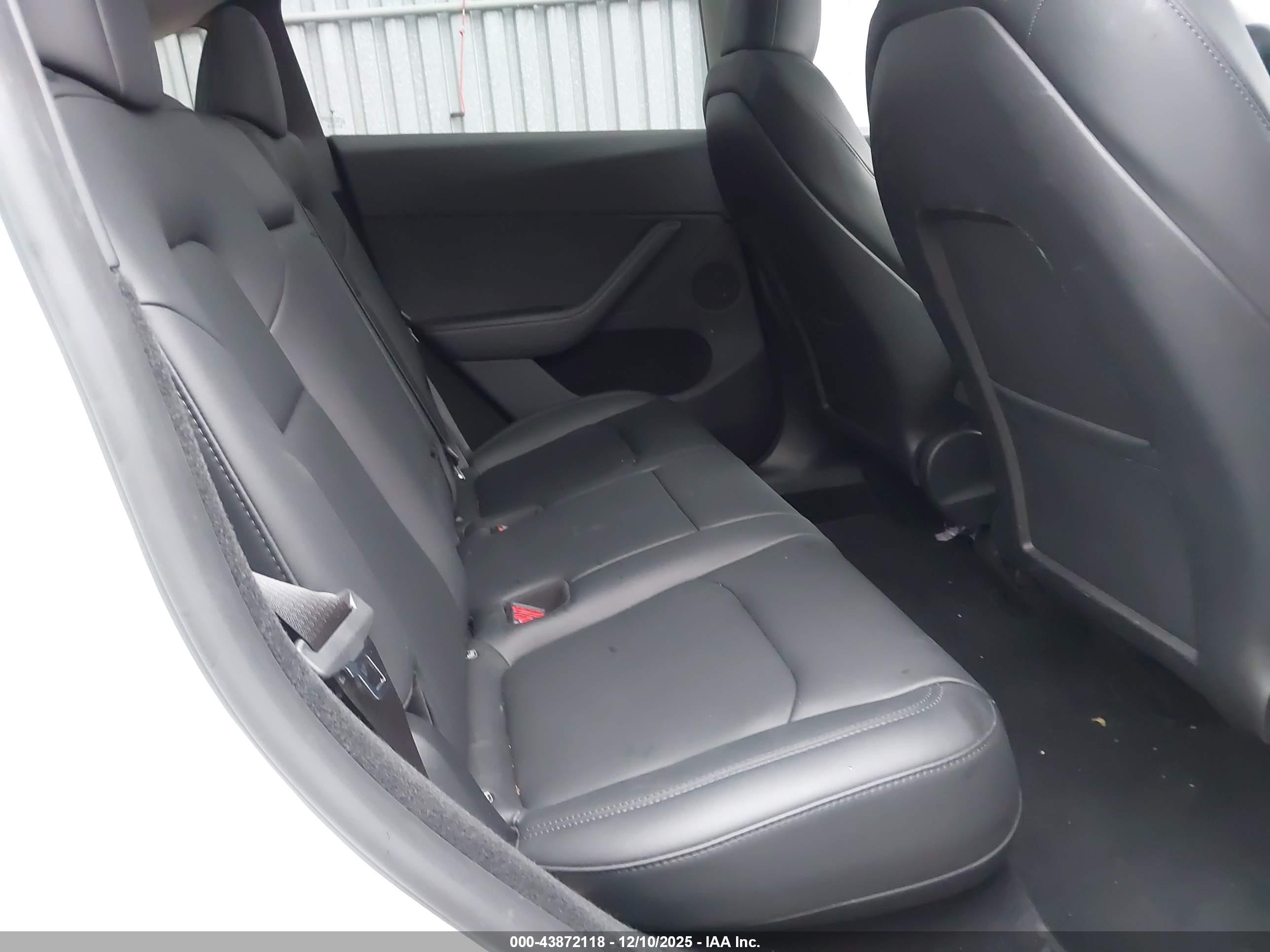 TESLA MODEL image 8