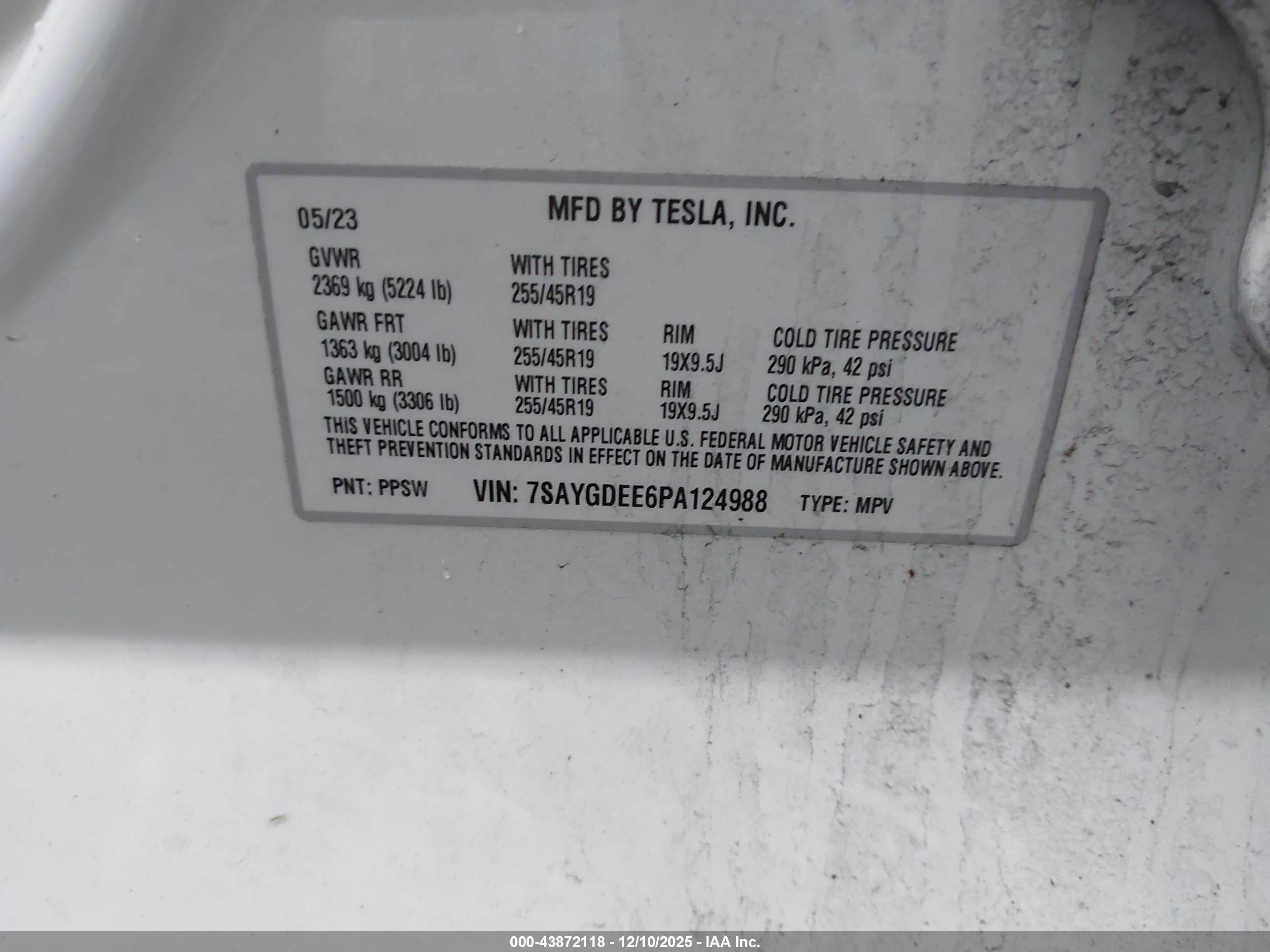 TESLA MODEL image 9