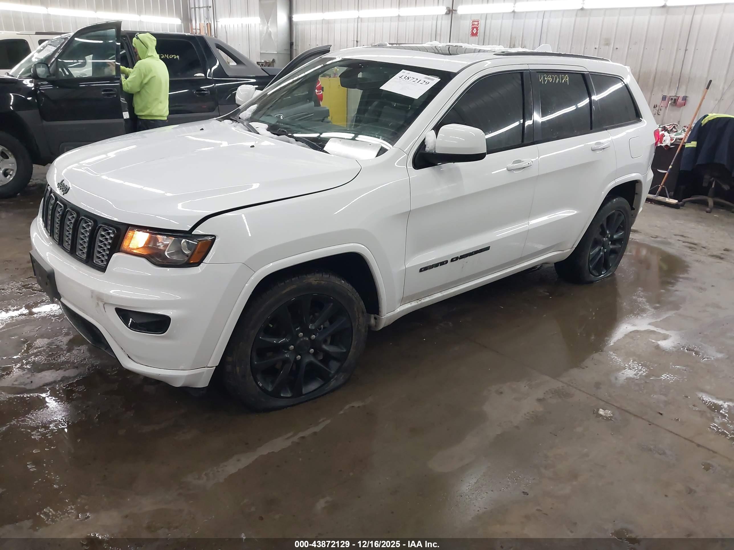 JEEP GRAND image 2